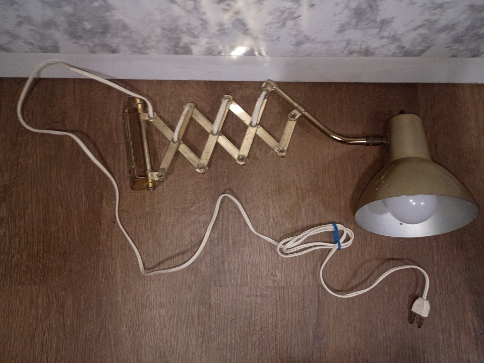 Retro Vintage MCM Working Adjustable Brass Sissor Lamp Retro Vintage MCM Working Adjustable Brass Sissor Lamp