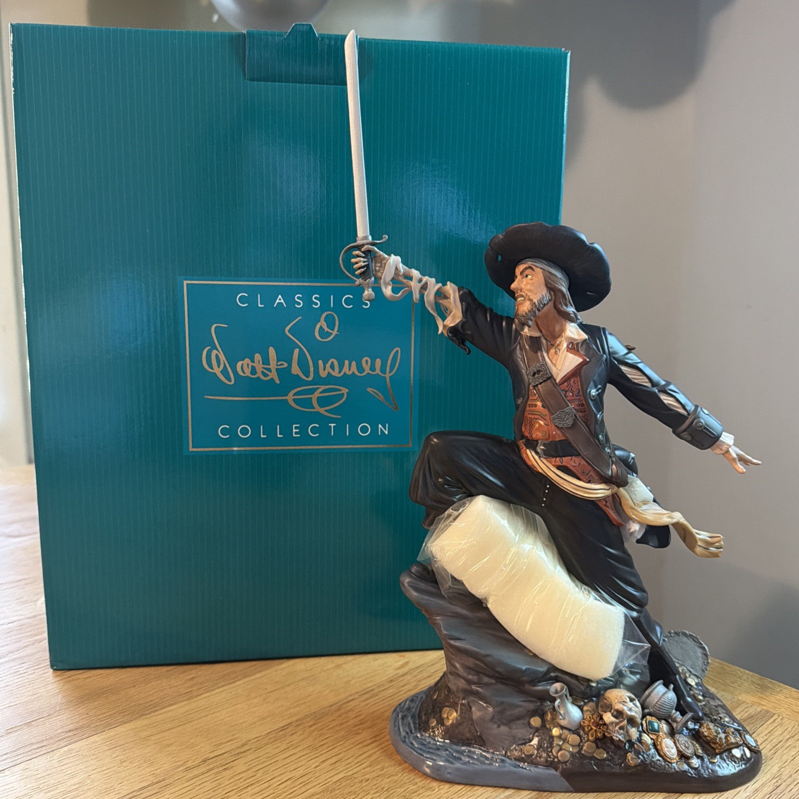 WDCC Pirates of the Caribbean 6 of 2,500 Captain Barbossa Black-hearted Brigand