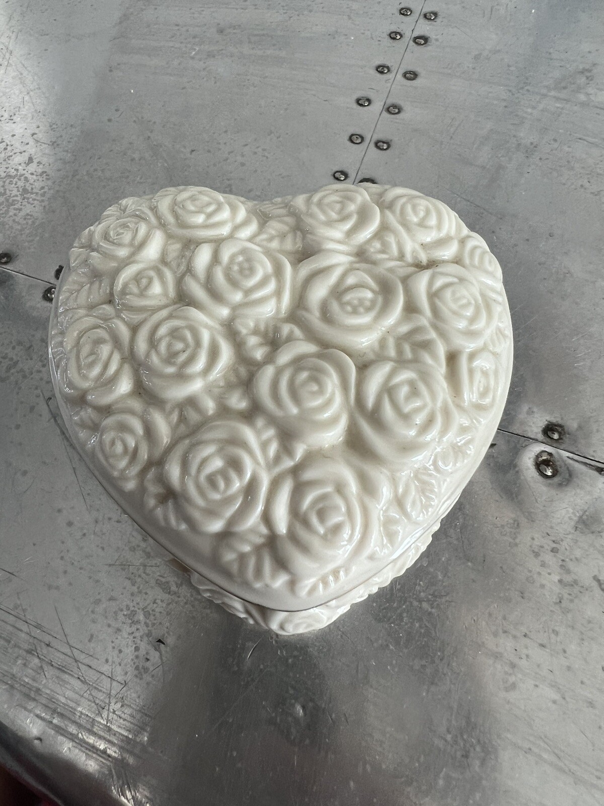 Vintage Lenox Porcelain Roses Heart Shape Ivory 24K Gold Trim Vanity Trinket Box