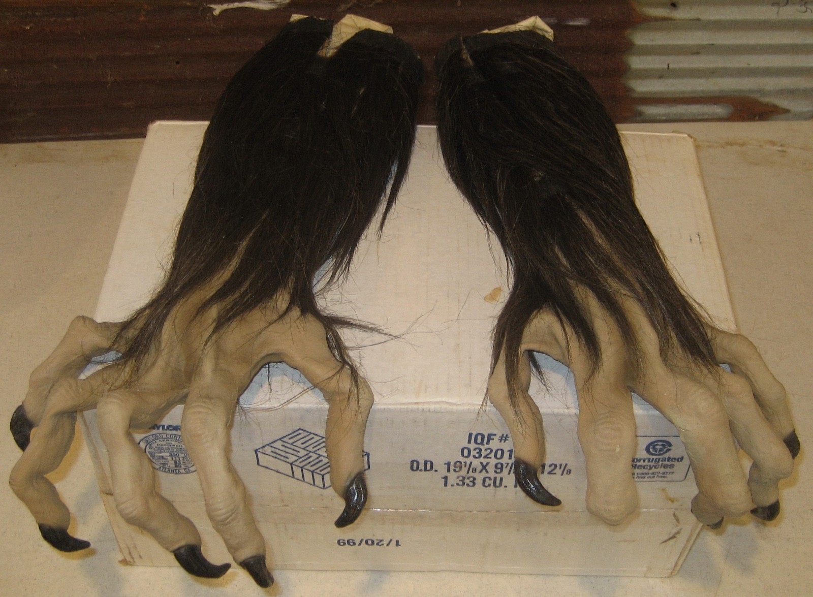 INCREDIBLY SCARCE DEATH STUDIOS THE HOWLING WEREWOLF HANDS ORIGINAL OWNER