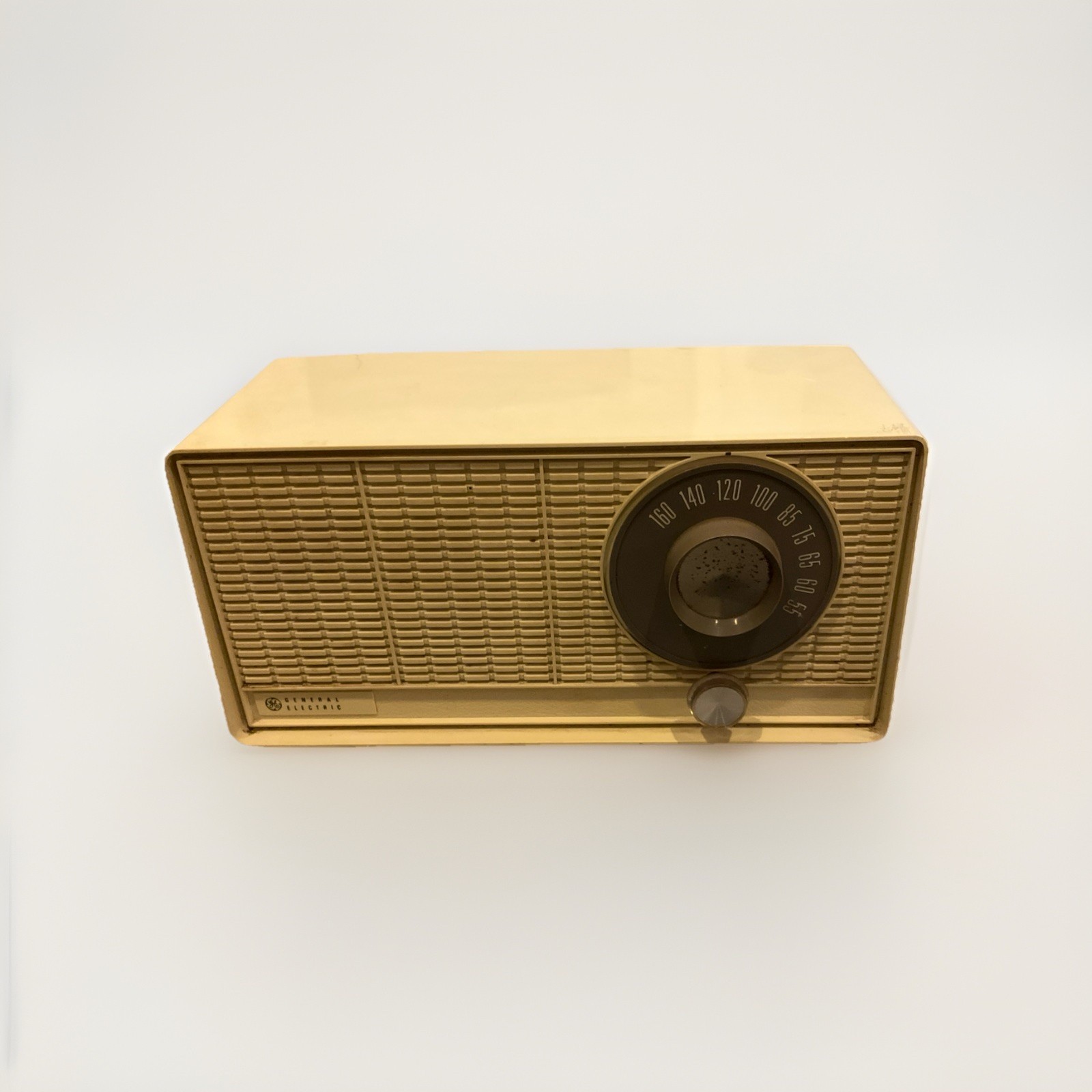 Vintage 1965 GE T-1110A Musaphonic AM Tube Radio Bell White MCM Untested
