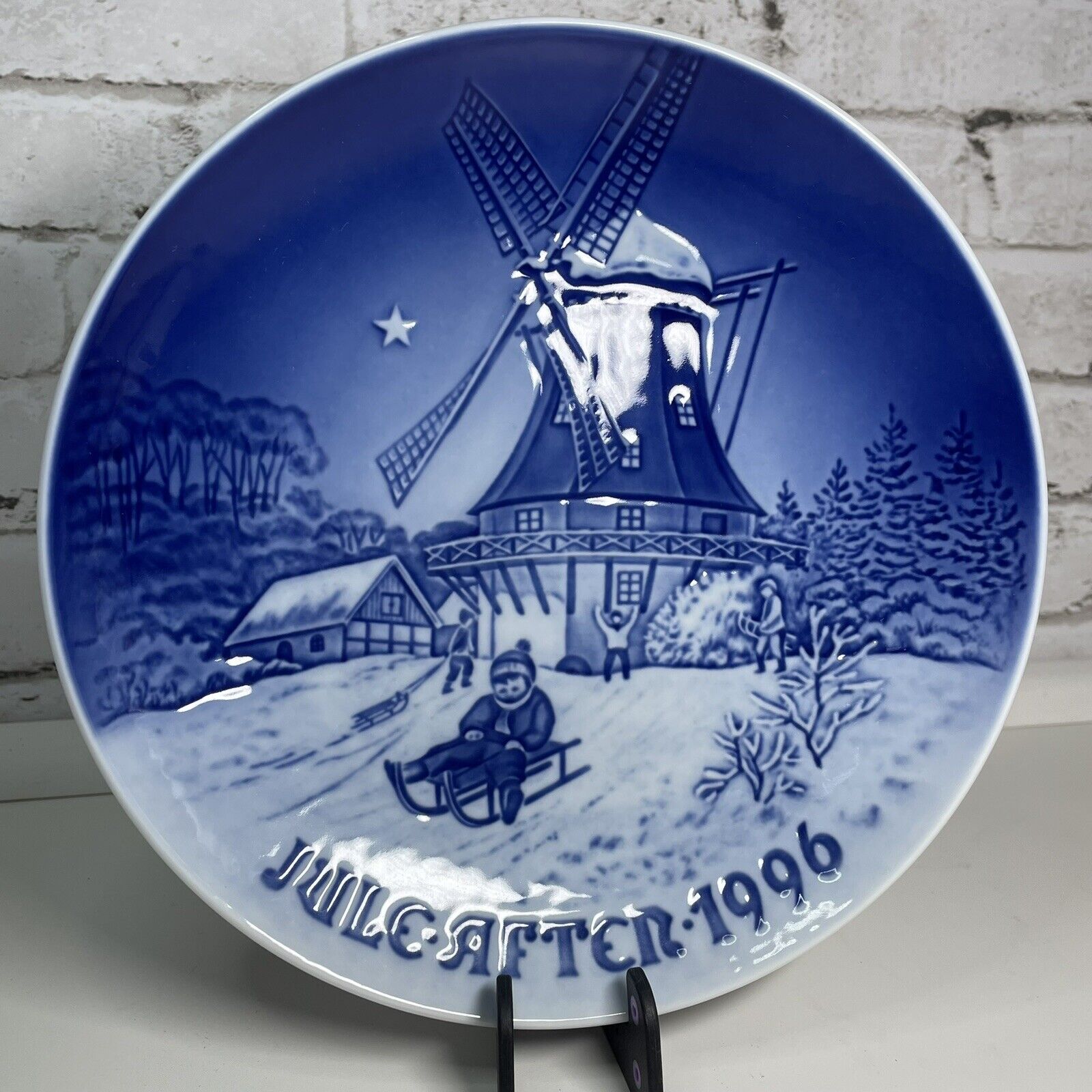 BING & GRONDAHL 7 1/4 inch Christmas Plate  1996: Water at the Old Mill