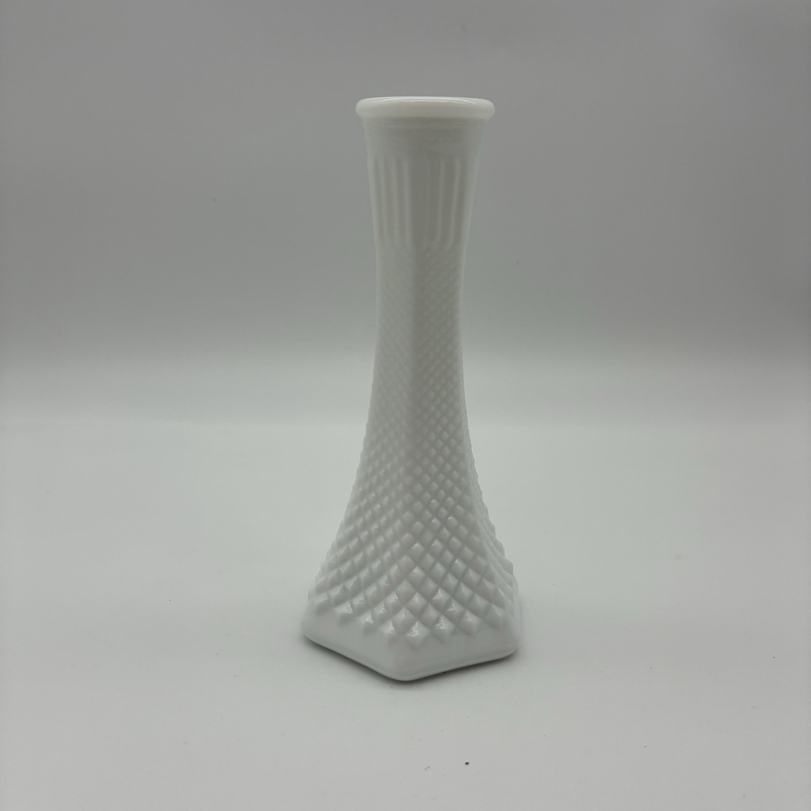 VTG White Milk Glass Hobnail Diamond Pattern Bud Vase EO Brody Co 175 Cleveland VTG White Milk Glass Hobnail Diamond Pattern Bud Vase EO Brody Co 175 Cleveland