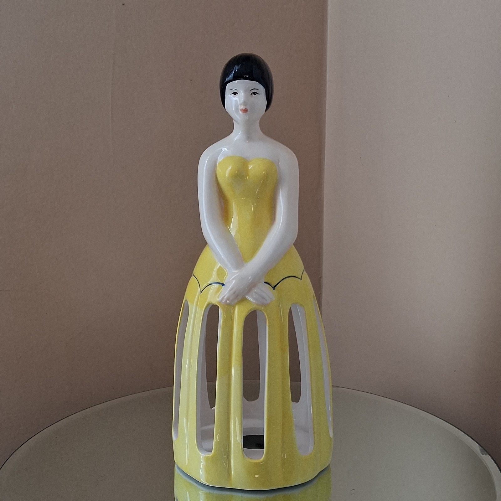 Vtg 2000 Bandwagon Inc  Lady Napkin Holder  Figurine 