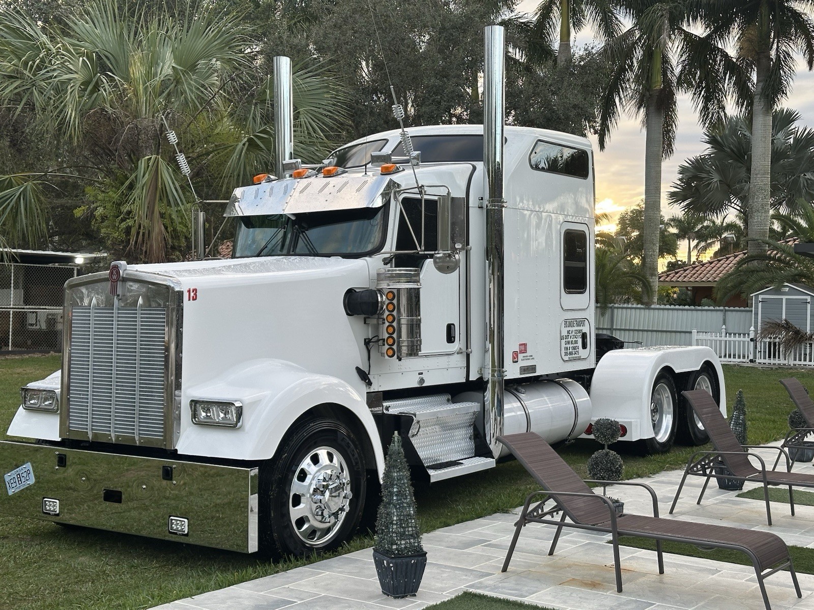 Kenworth W900