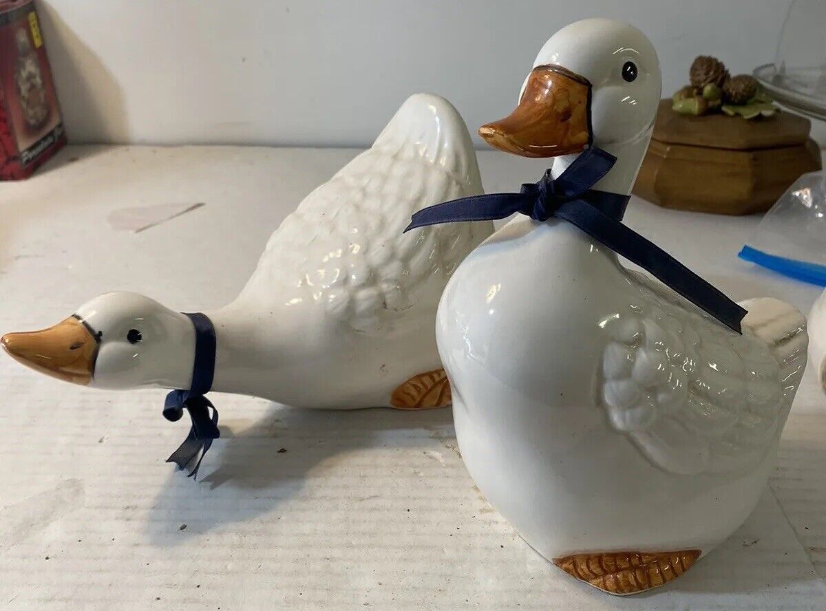 Vintage  Duck Figurines - Made In Taiwan - White & Blue