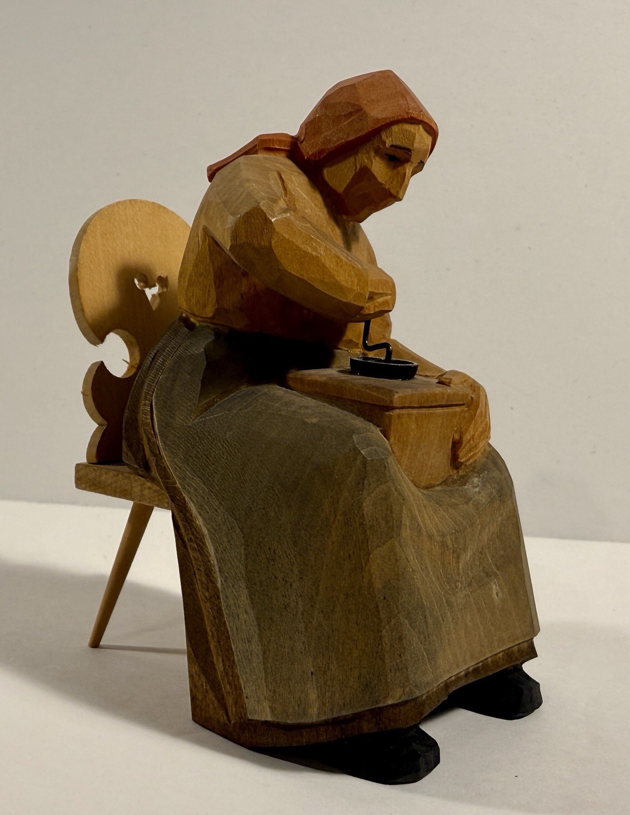 Vintage Huggler Wyss Swiss Wood Carving Seated Woman Grinder Heimatwerk 4.5\