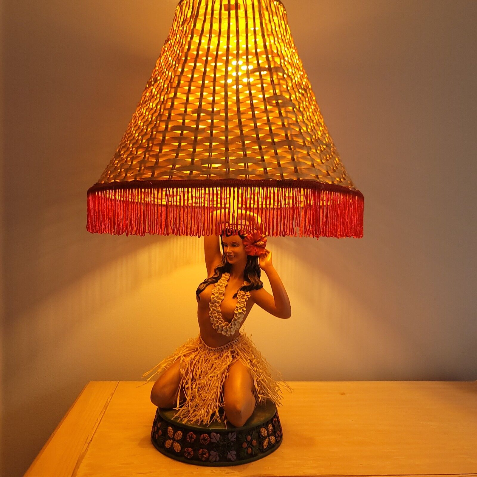 Vintage Hawaiian Dancing Hula Girl Kneeling Lamp Wicker Fringed Shade