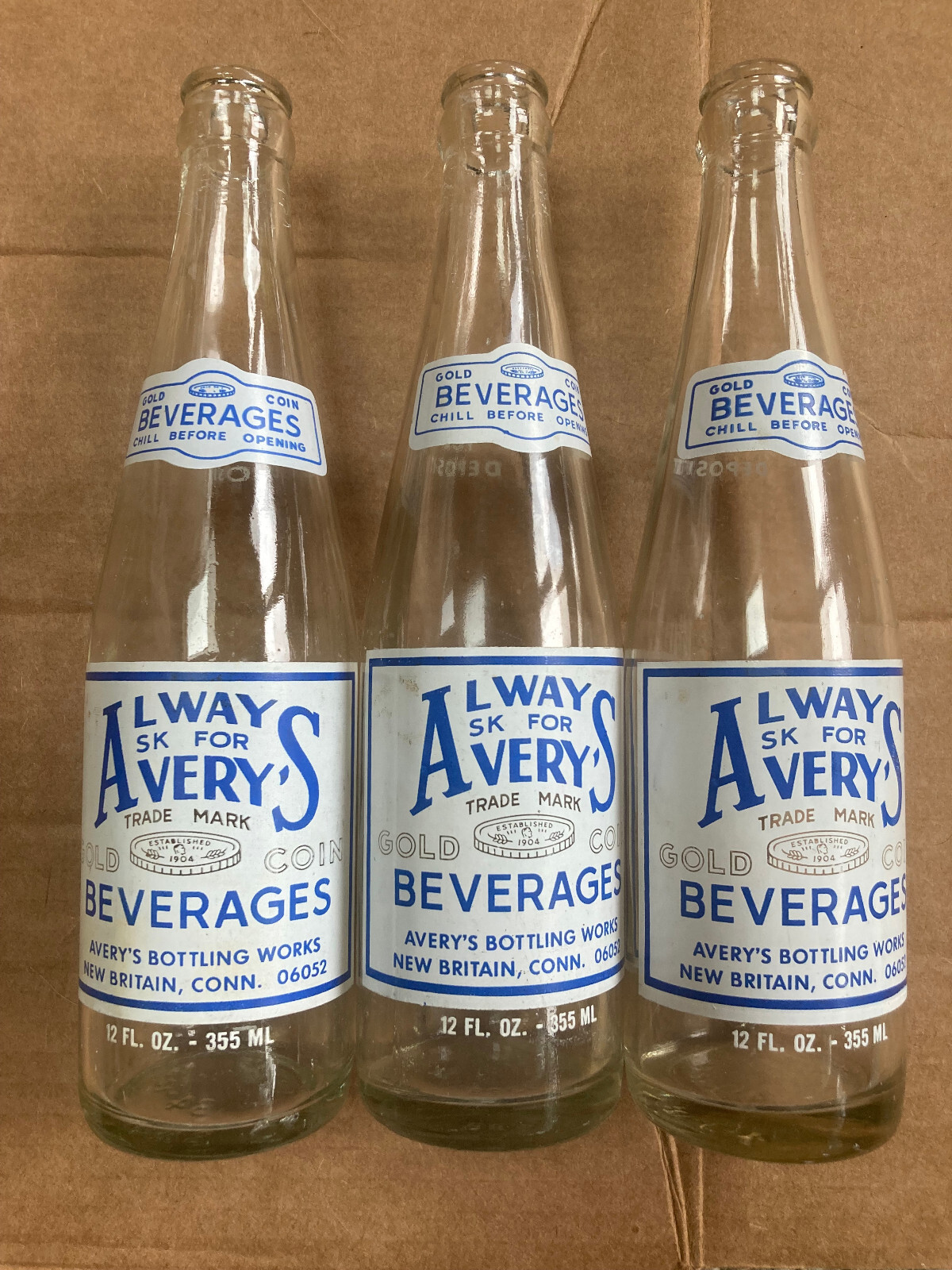 Vintage Avery\'s Beverages Bottling Soda Pop Bottle Glass Blue & White 12 Oz.