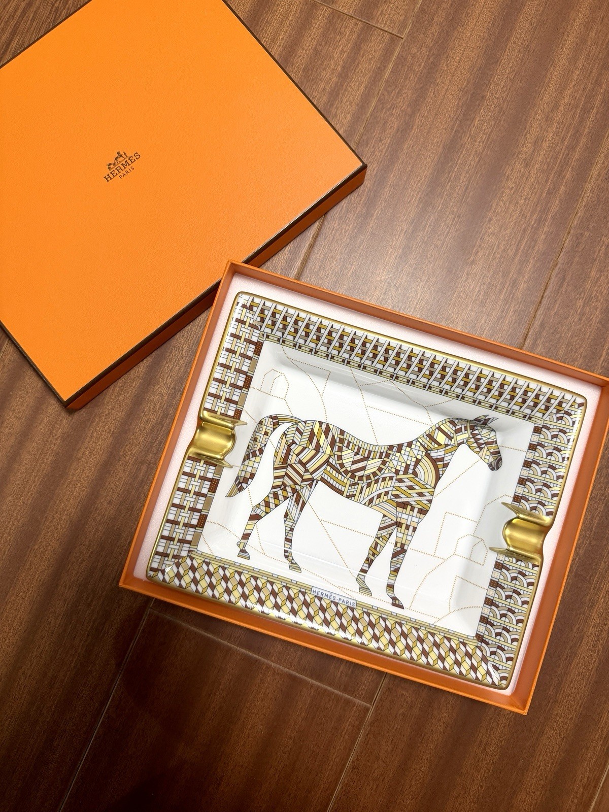 Hermès Cheval Deco Porcelain Ashtray Brown Gold Horse Motif New with Box