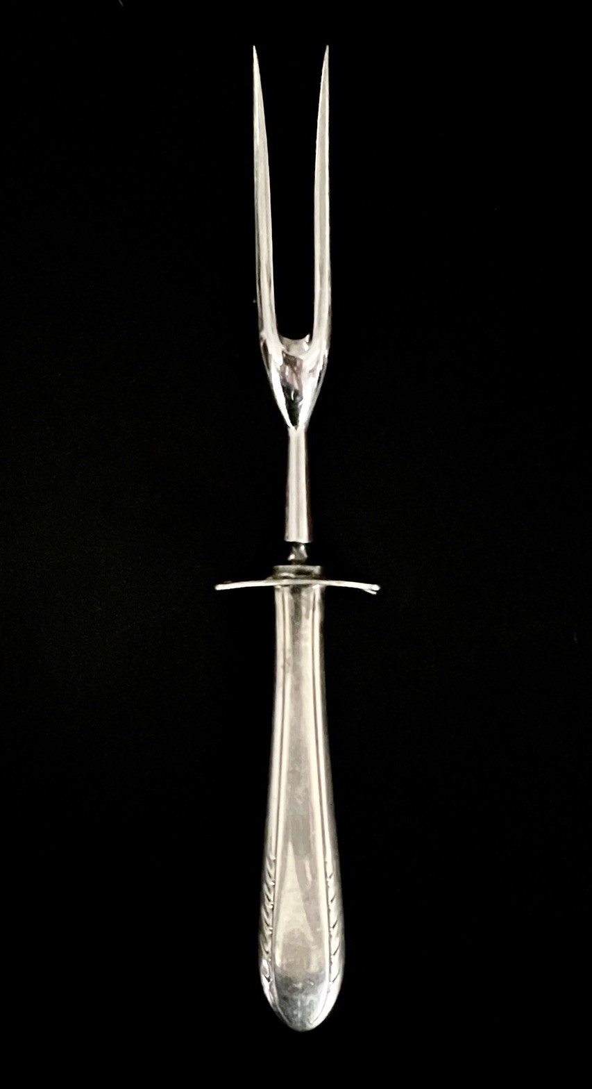 VINTAGE 1933 INTL’ SILVER HOLMES & EDWARDS SILVERPLATE MASTER ROAST CARVING FORK
