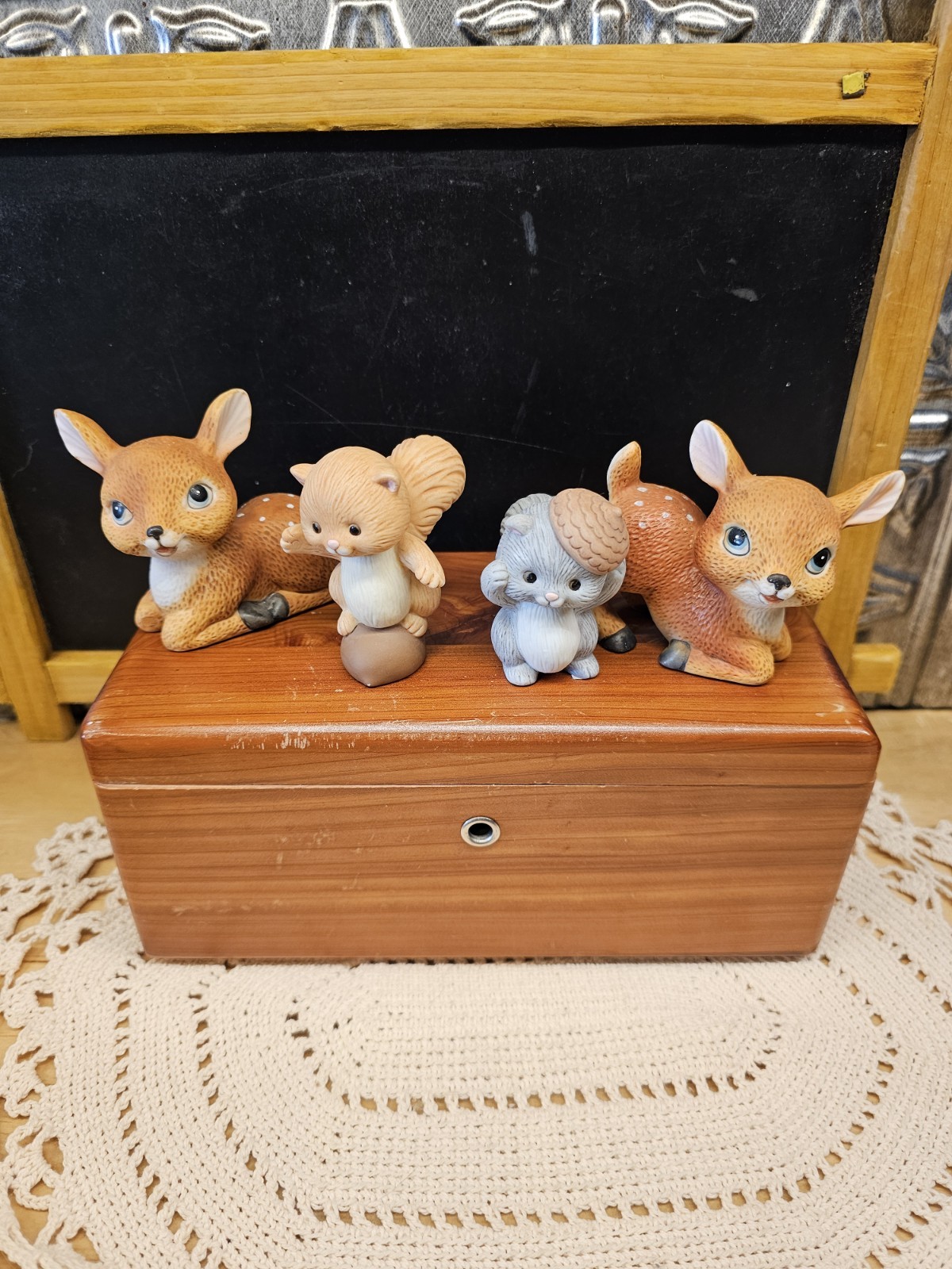Vintage MCM Kitsch 2 Homco Fawns, 2 Avon Squirrels With Nuts, Cute Figurines 