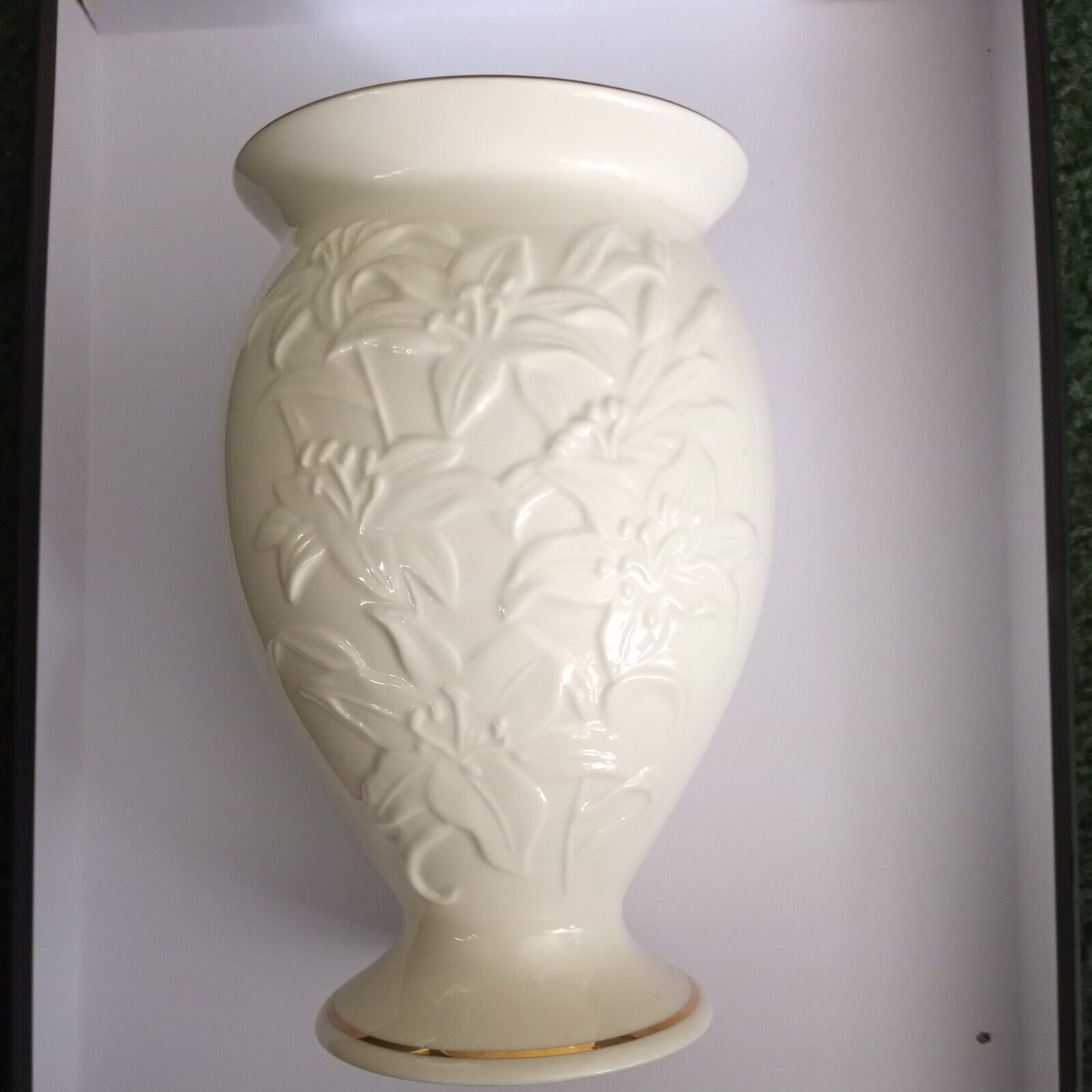 Vintage Lenox Porcelain Ivory Lily Vase with 24k Gold Accent 8”T 4.5”W