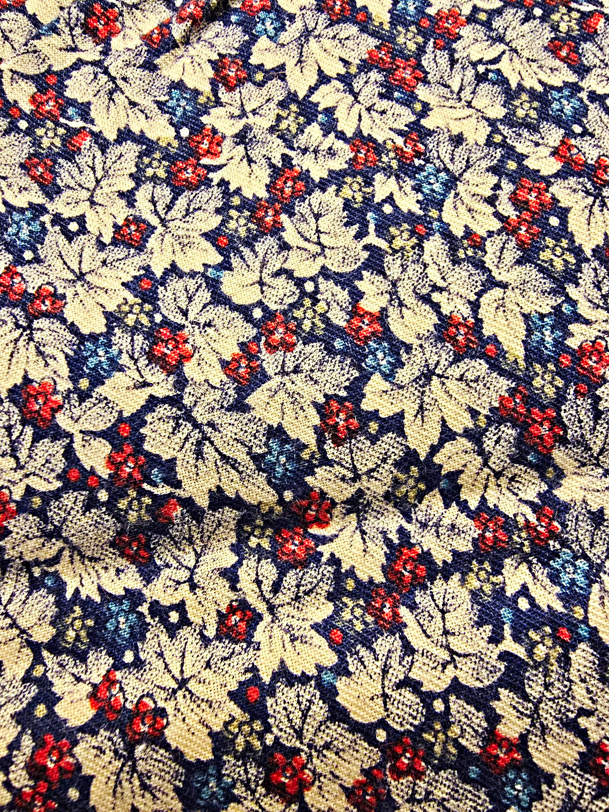 Cranston Print Works Clothing Fabric Floral & Gardens Blue White Red 3 Yards