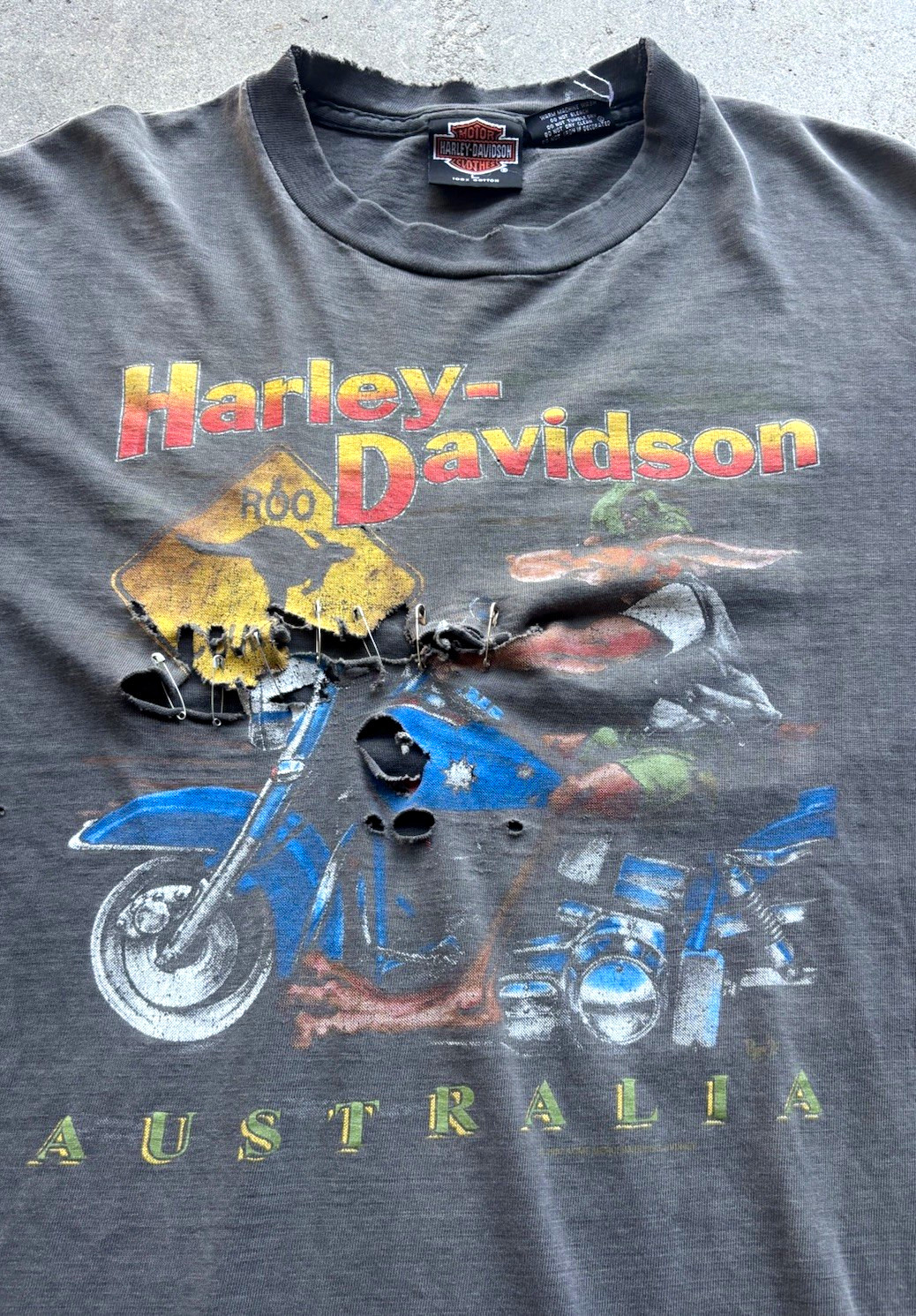 Vintage 90s faded black distressed Harley Davidson Australia safety pin tshirt L