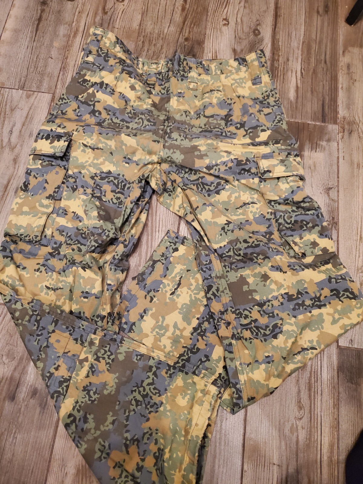 Austrian Bundesheer Tarnanzug Neu Army Camo  Field Pant96-100 III-IV. Very rare.