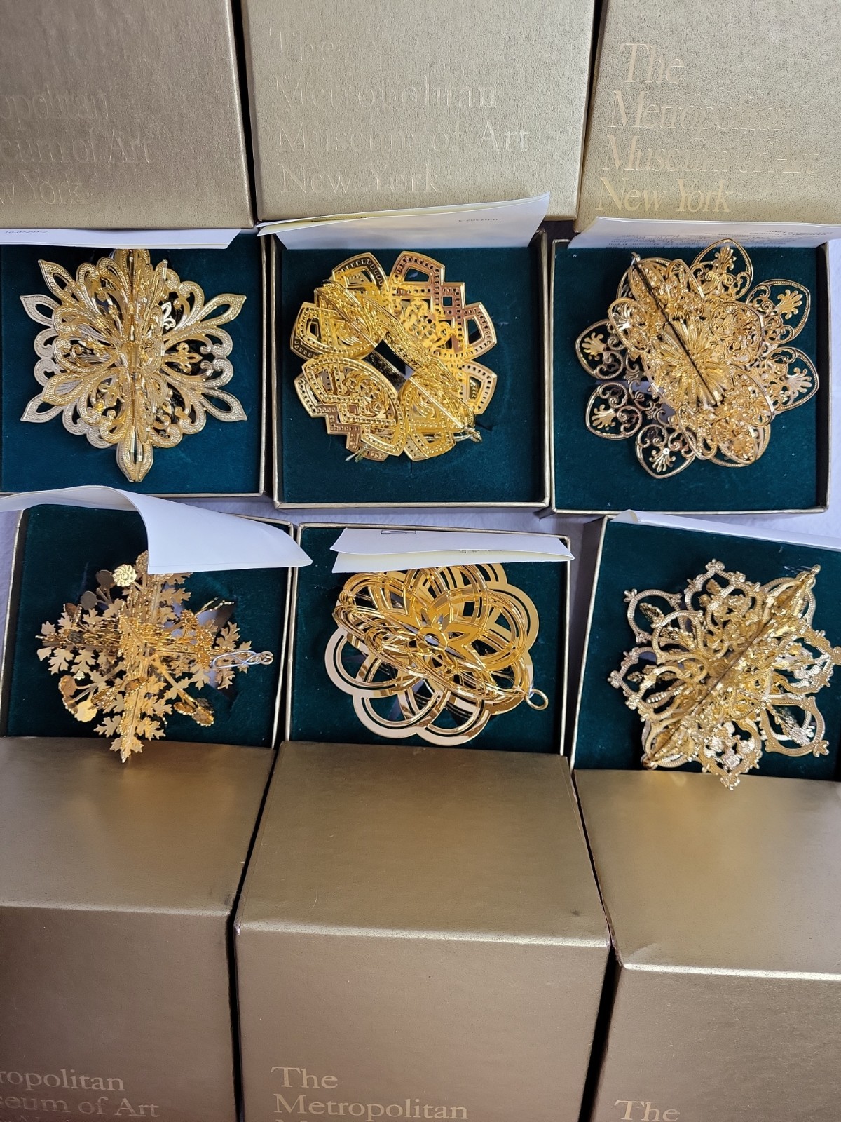 Metropolitan Museum of Art New York 3-Dimensional Gold Tone Ornaments Set 6 READ