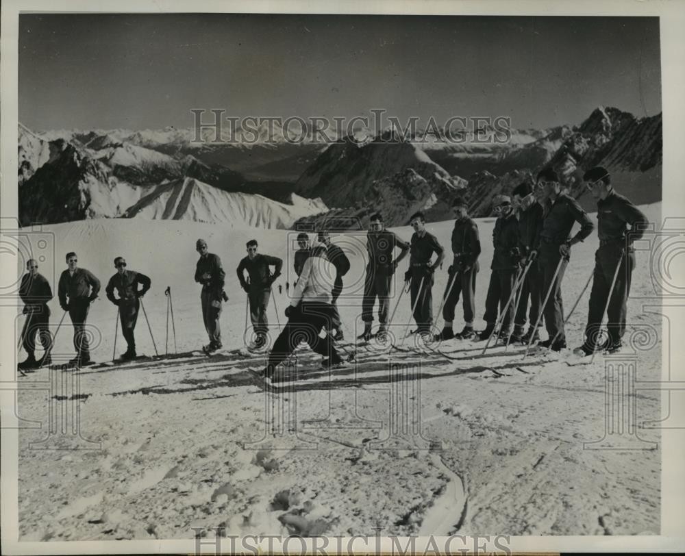 1945 Press Photo U.S. soldiers take instruction at 3rd Army Ski School, Germany 1945 Press Photo U.S. soldiers take instruction at 3rd Army Ski School, Germany