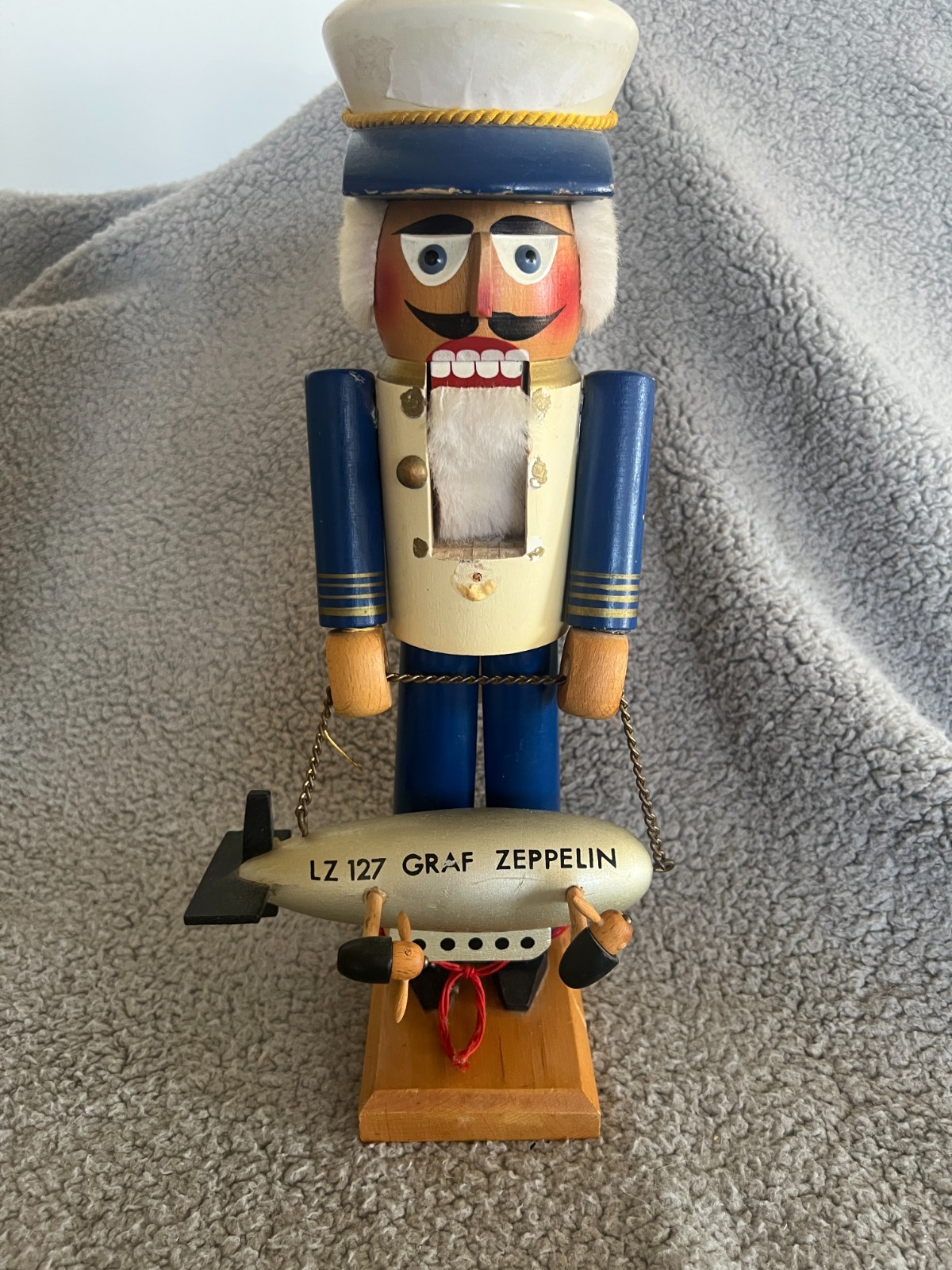STEINBACH VINTAGE GRAF ZEPPELIN LF127 WOODEN NUTCRACKER 15 STEINBACH VINTAGE GRAF ZEPPELIN LF127 WOODEN NUTCRACKER 15