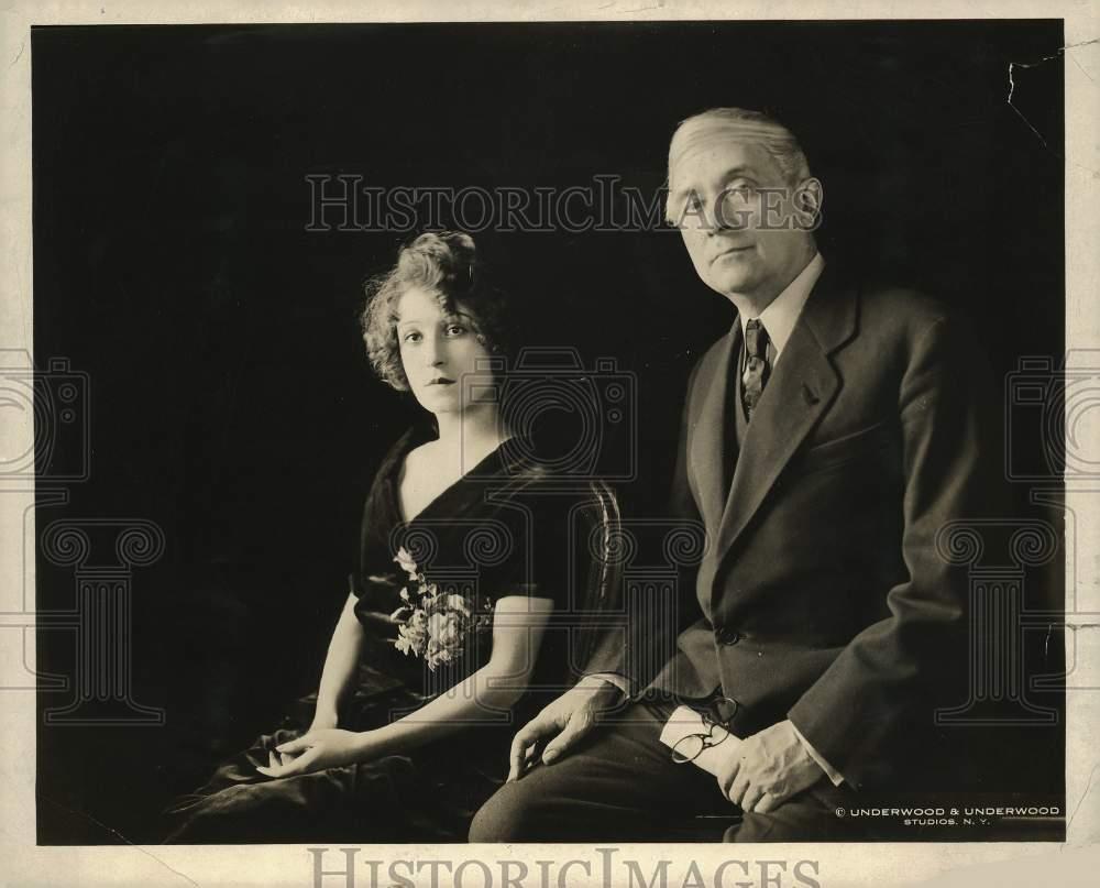 1920 Press Photo Maurice Maeterlinck, Belgian author with his wife - kfx27225
