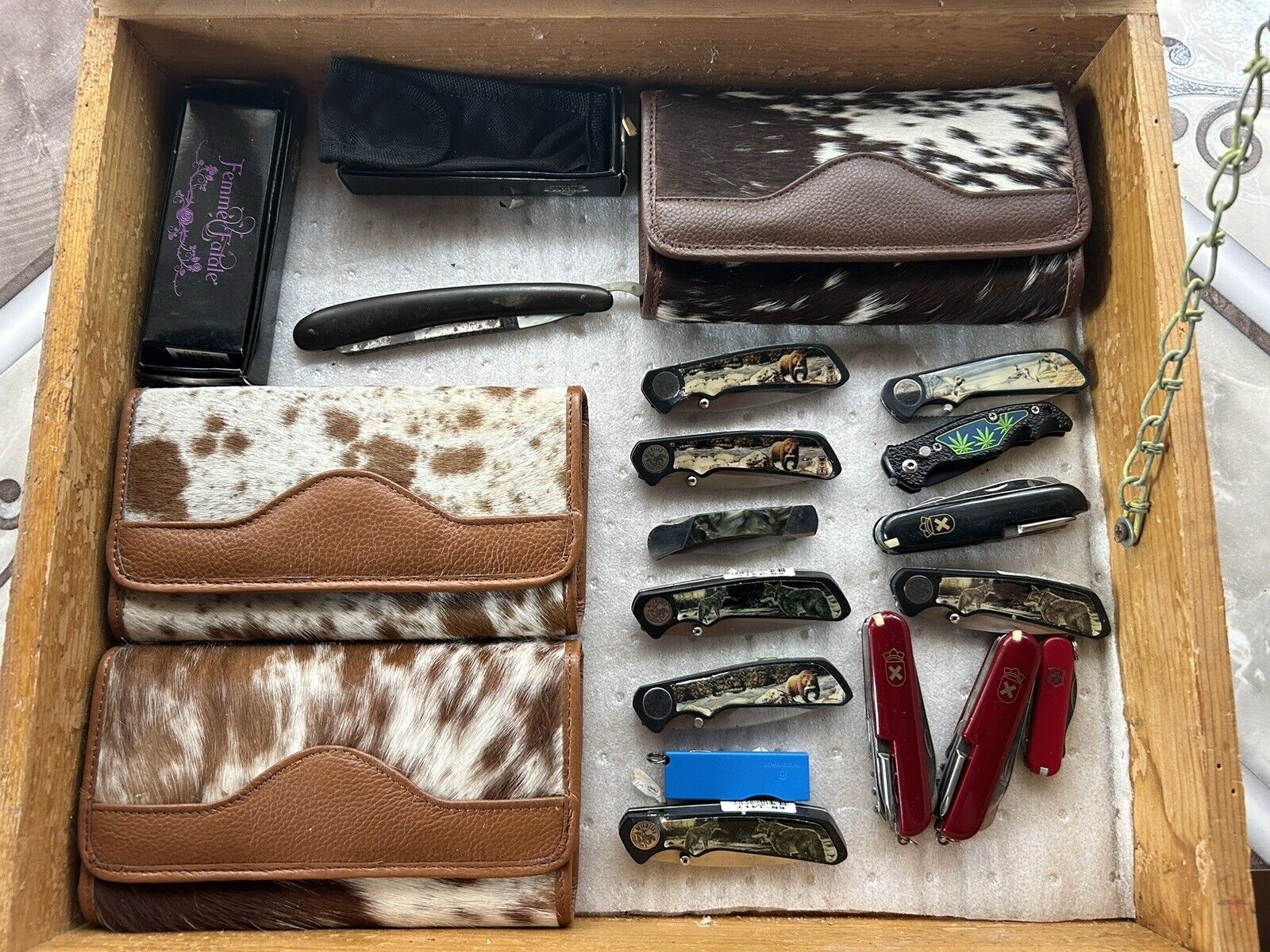Lot of Knives & Wallets For Sale