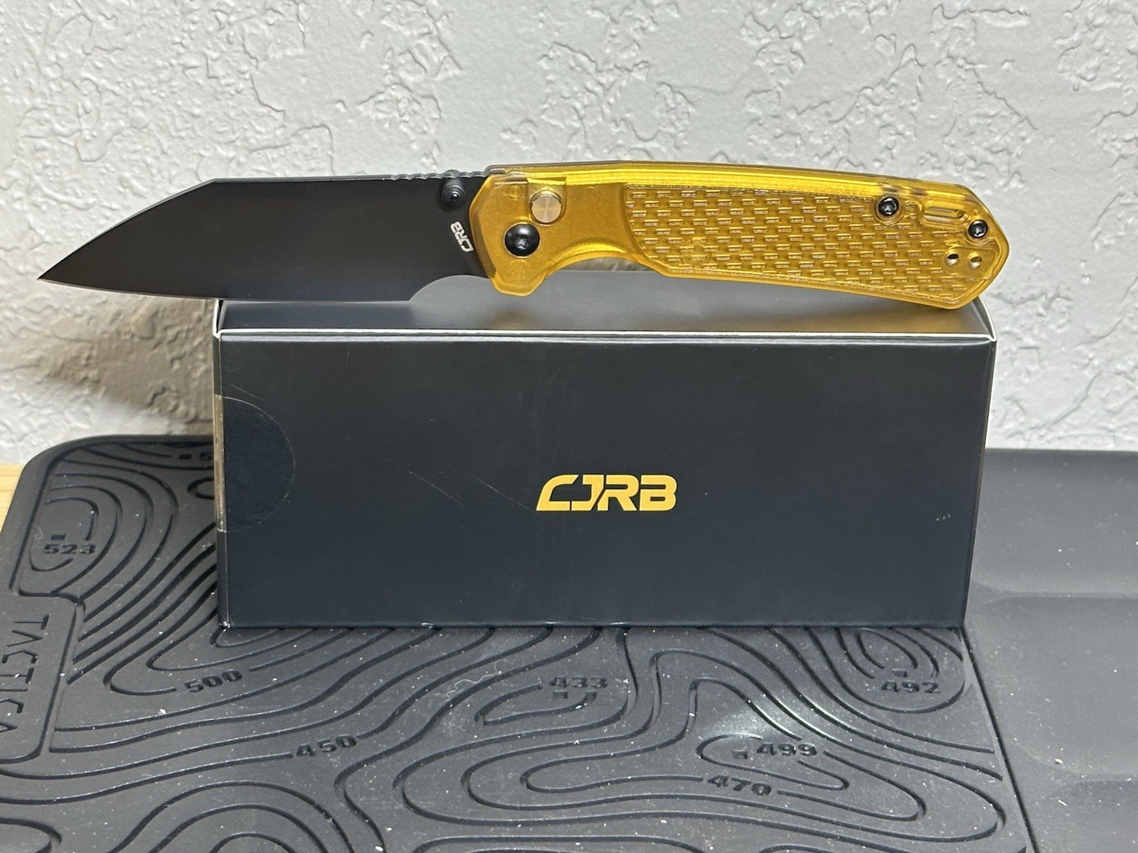 CJRB Pyrite Light J1945-AMB Amber Handle Folding EDC Knife New Black Blade