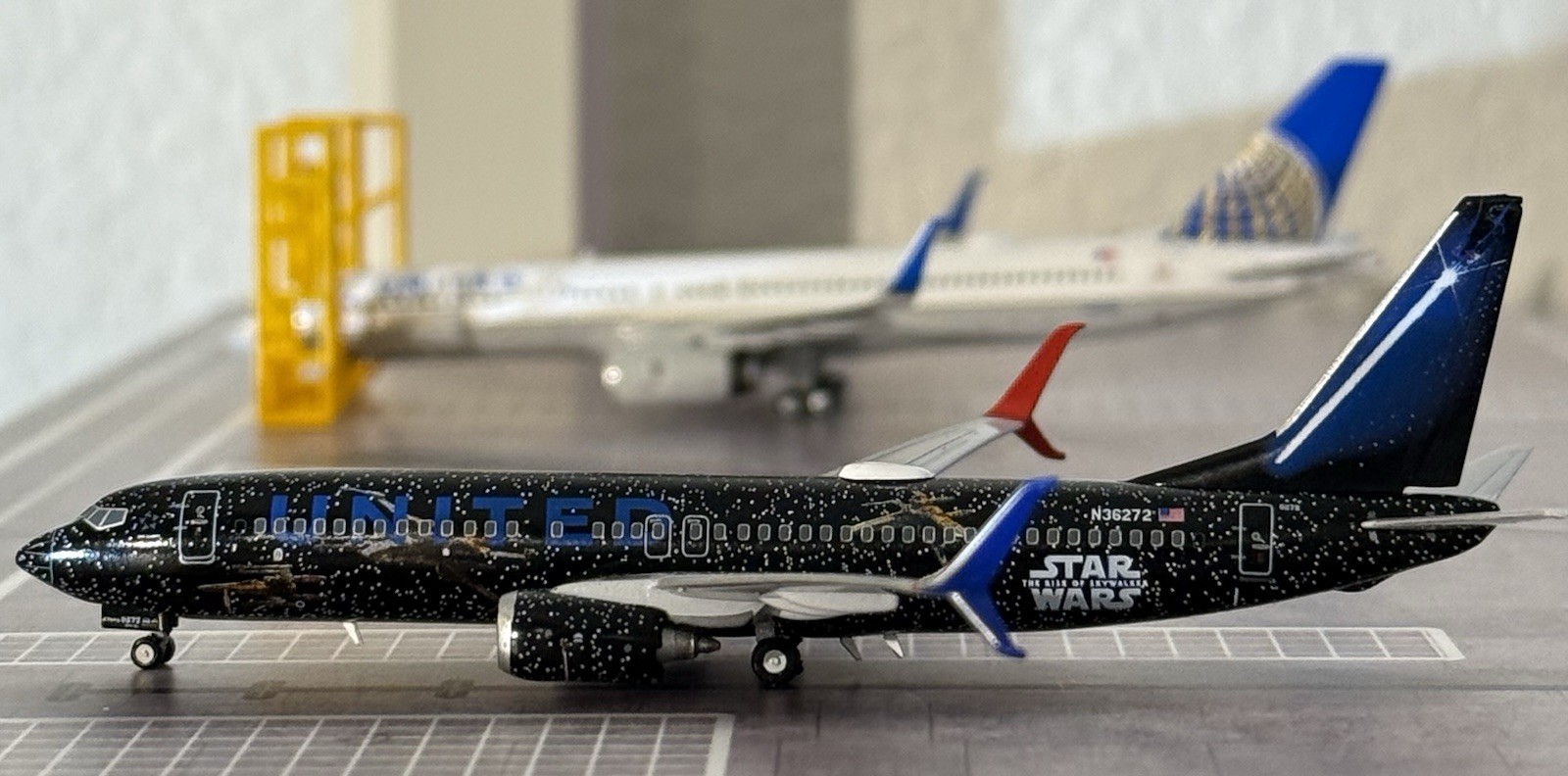 United Airlines Boeing B737-800S 'Skywalker - N36272 JC Wings 1:400 United Airlines Boeing B737-800S 'Skywalker - N36272 JC Wings 1:400