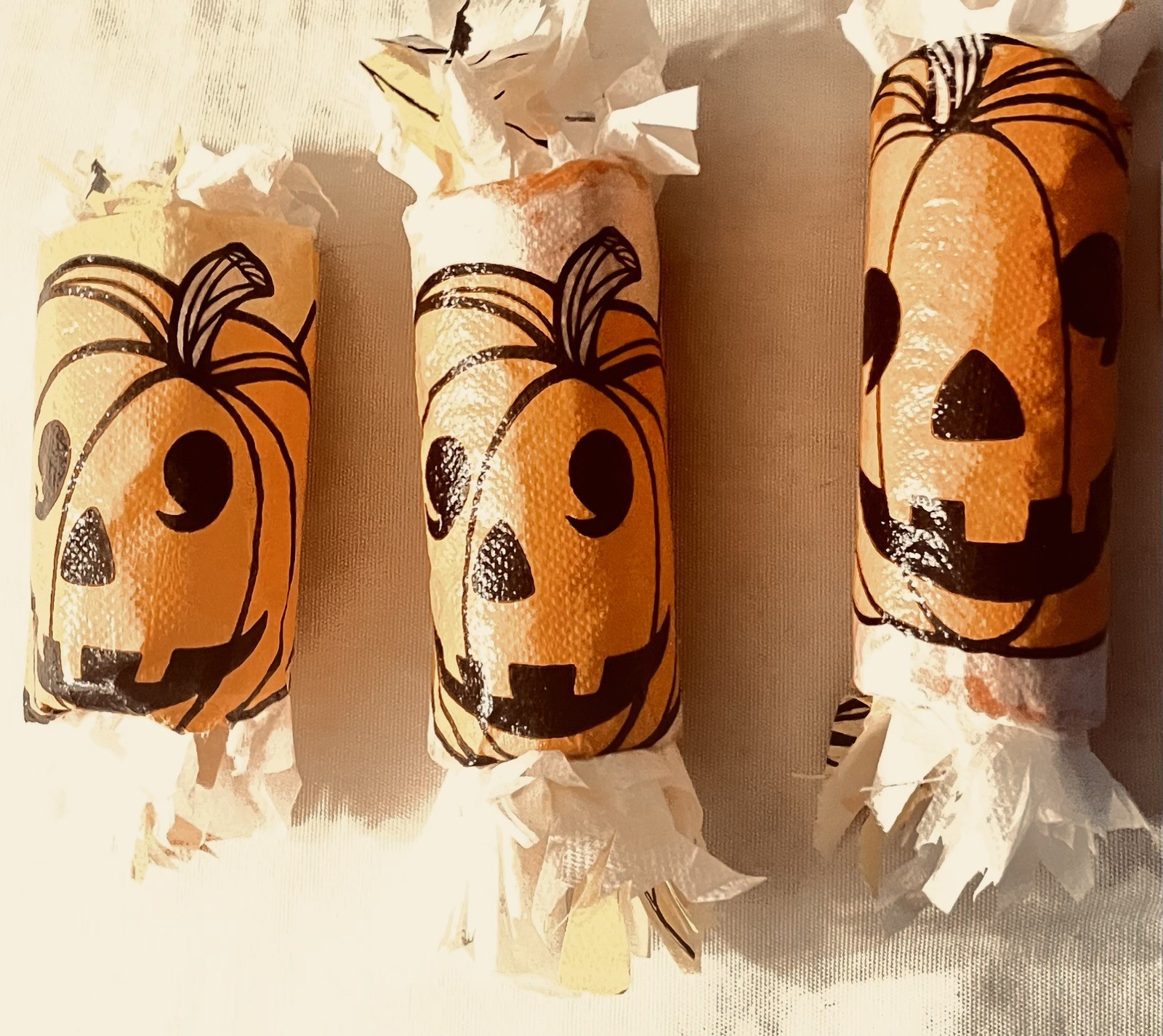 1 Rare vintage Halloween Crepe Paper Party Favor w/prizes no two are ALIKE