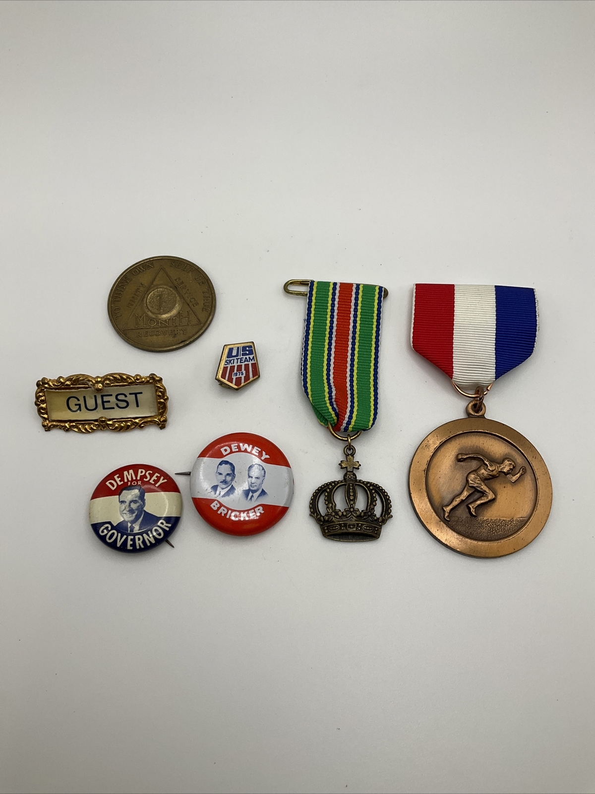 Random Lot Of 7 New Medals And Pins All In Good-Decent Condition Random Lot Of 7 New Medals And Pins All In Good-Decent Condition
