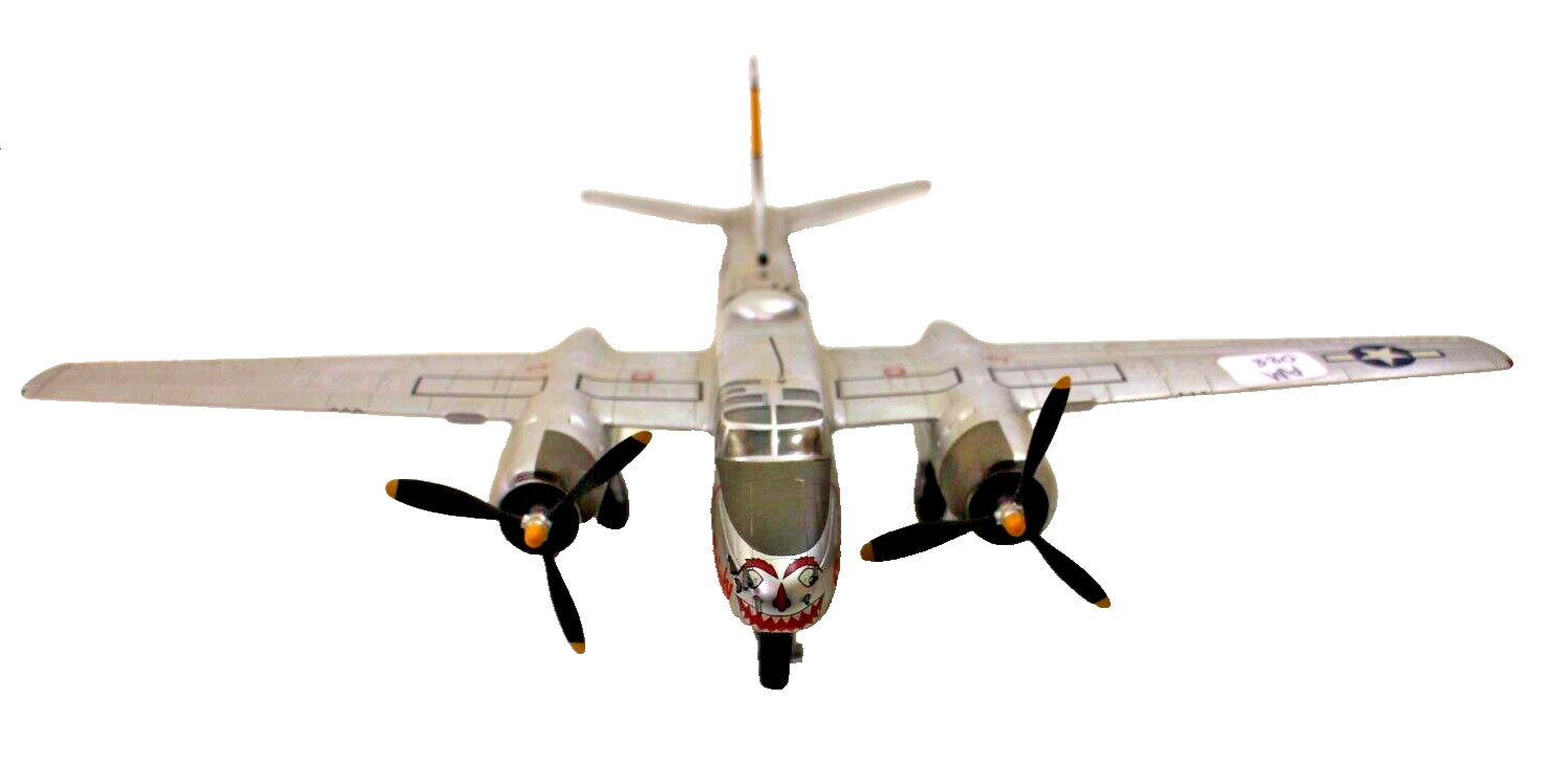 Hobby Master Douglas A-26B Invader USAF 1/72 Scale Diecast 12 x 9\
