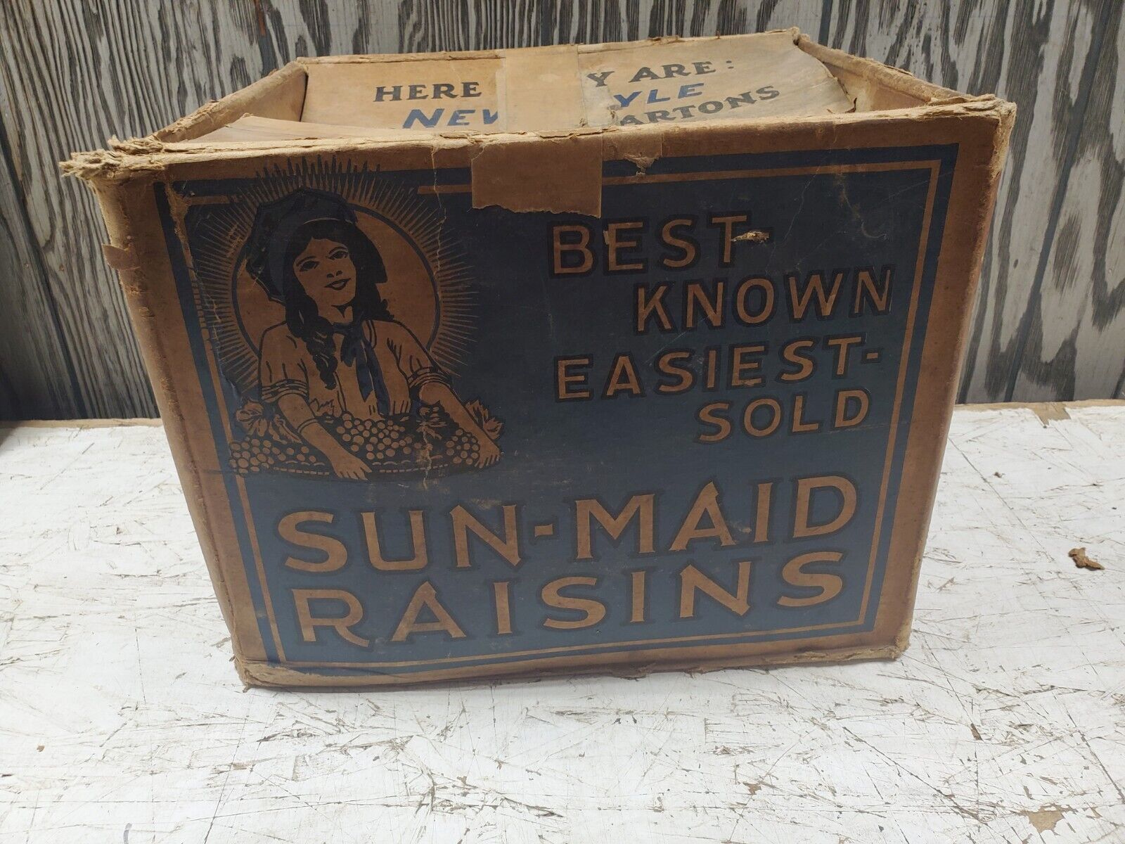VNT 40s 50s Sun Maid Raisins Empty Wax Carboard Box California 14x11x12.5 (o11)
