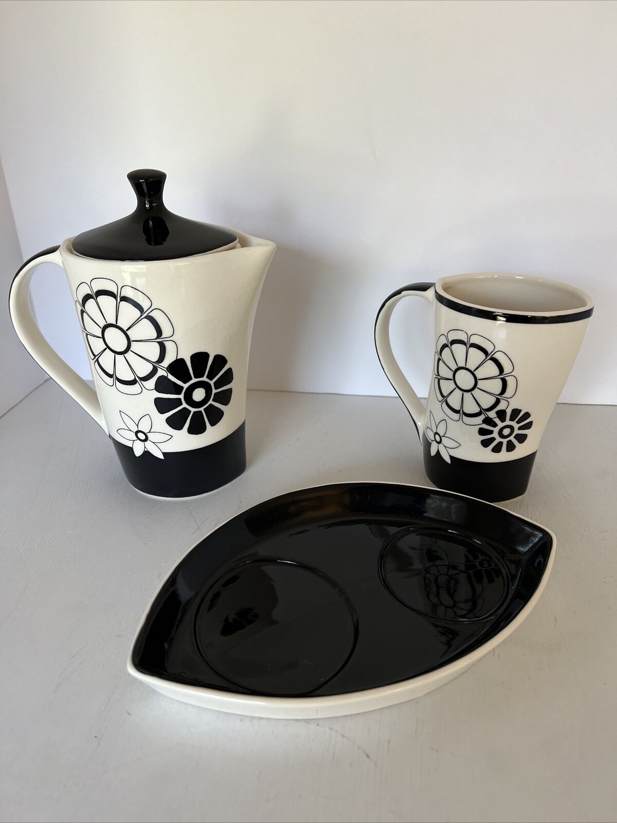 Hues N Brews Retro Tea Coffee Pot Creamer Set Ceramic Black White MCM Mod Groovy