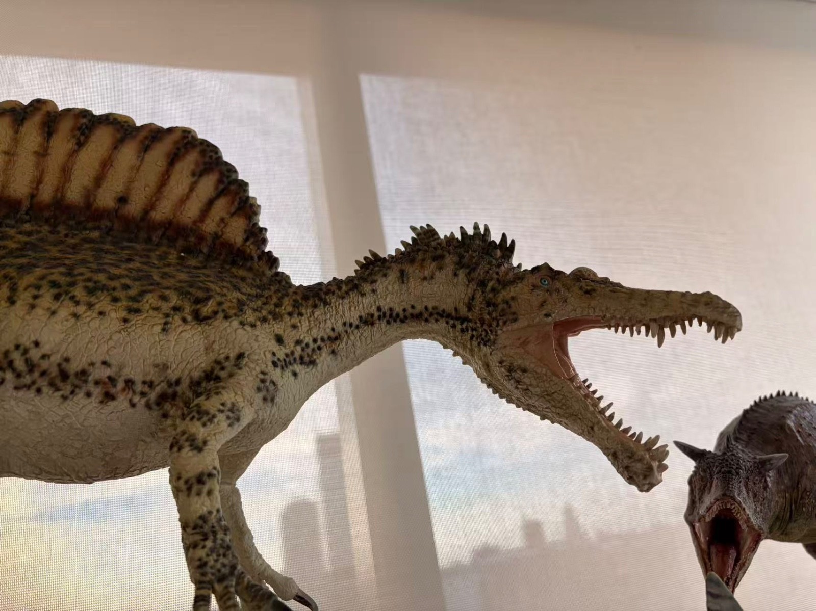 Sideshow Collectable Dinosauria Spinosaurus statue Comes with original packaging