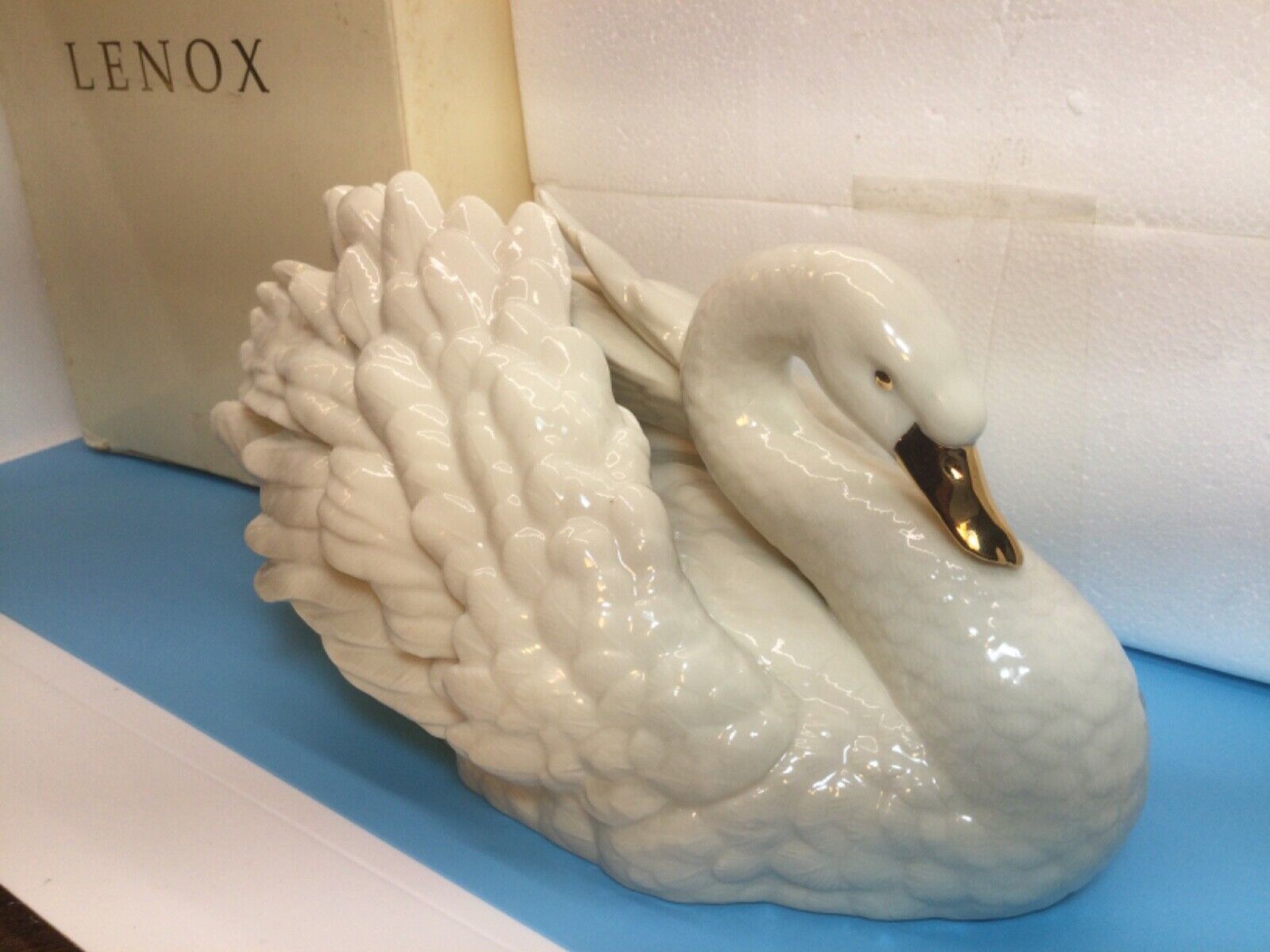 Lenox Classic The Graceful Swan Ivory China Edition New In Box accented 24k gold