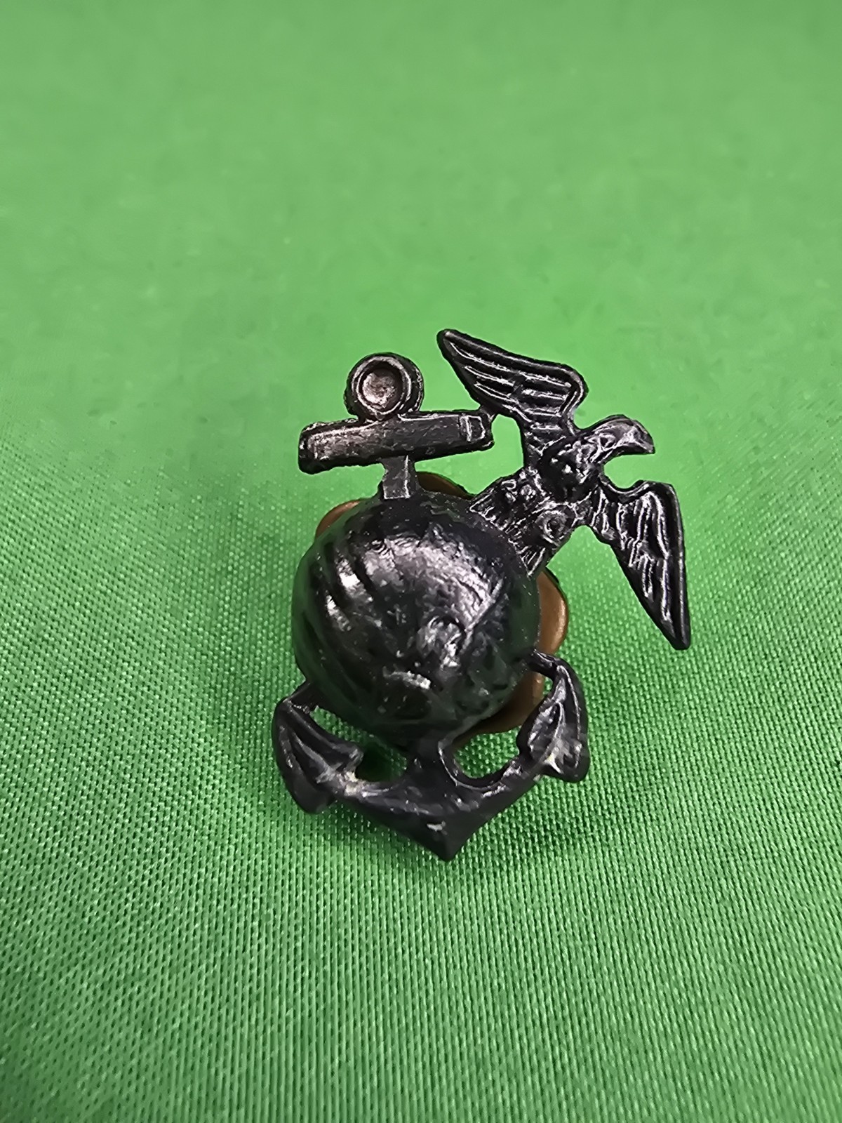 Vintage USMC EGA Eagle Globe Anchor Black Subdued Screw Back Collar Insignia