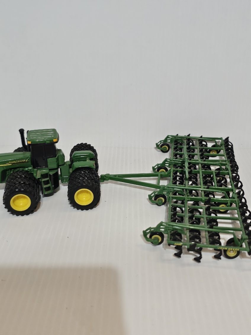 ERTL John Deere 9420 Farm Tractor With 2200 Field Cultivator Implement 1/64
