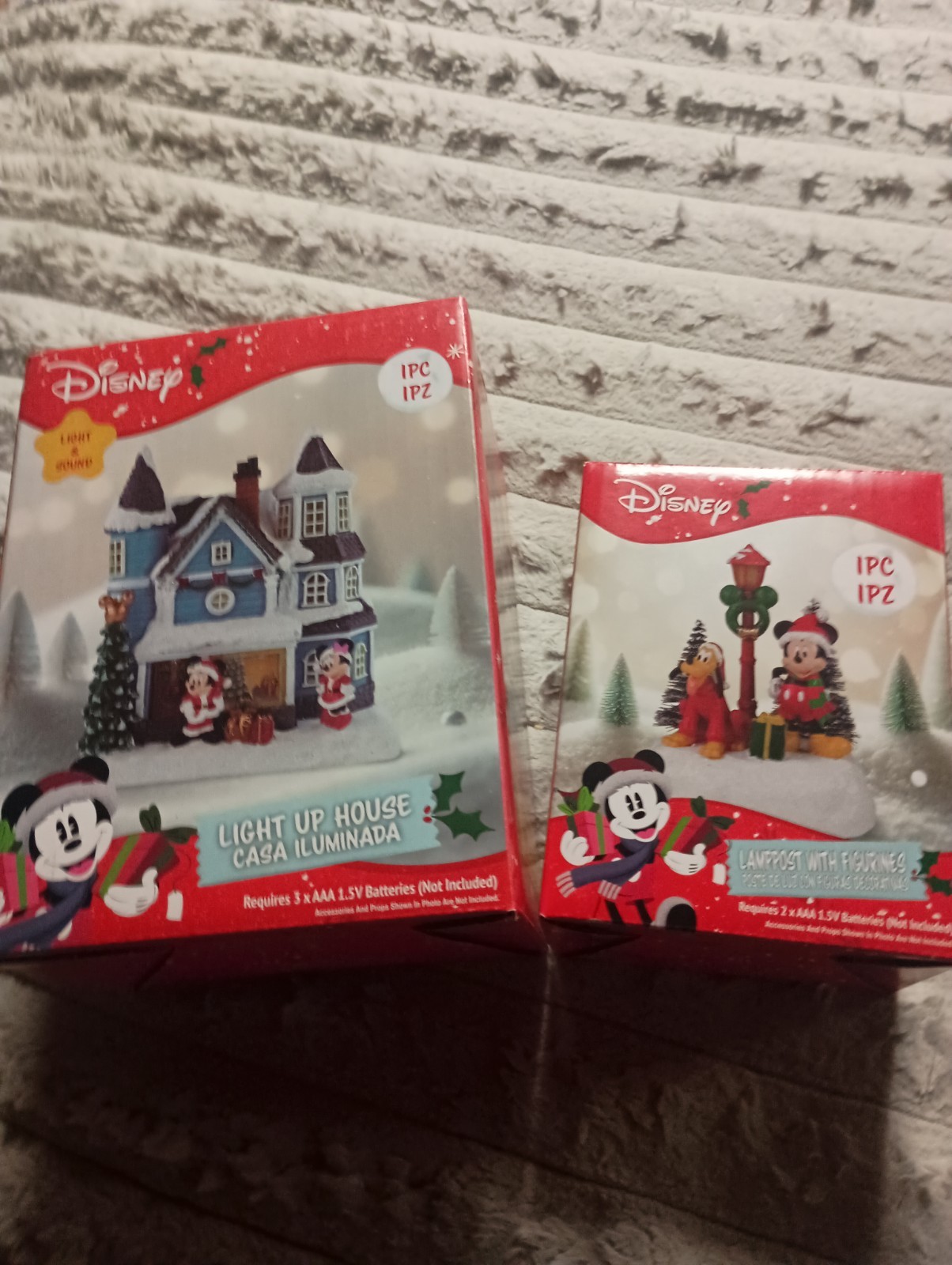 RUZ DISNEY'S Village Light Up Mickey's HOUSE WITH MINNIE CHRISTMAS FIGUREs
