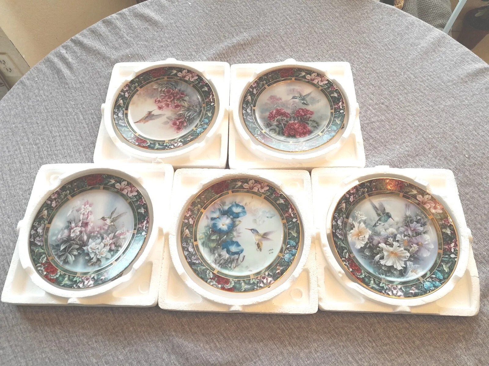 Lot 5 VTG 1992 -93 W.L. George Lena Lui  Hummingbird Authentic Plates