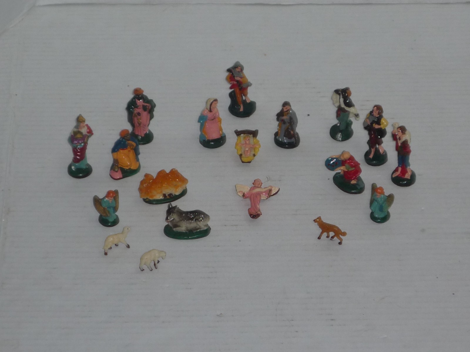 VINTAGE MARKED F L HONG KONG MINI MINIATURE (19) PIECE PLASTIC NATIVITY SET