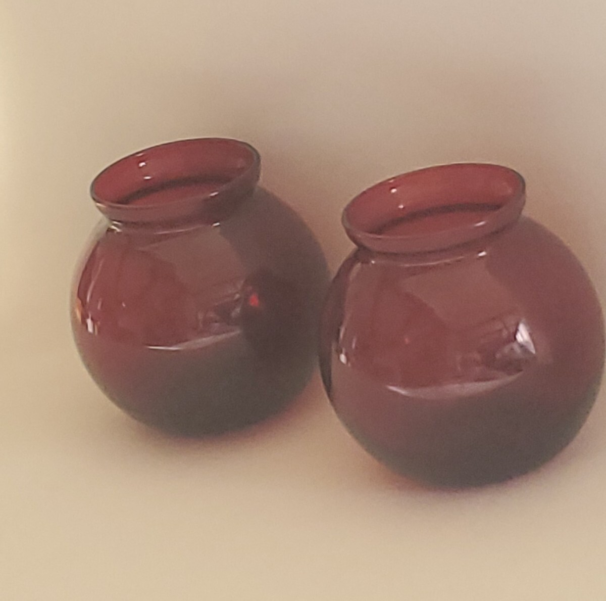 A Pair of Vtg Anchor Hocking Ruby Red Glass Flared Top Ivy Ball Vase 4\