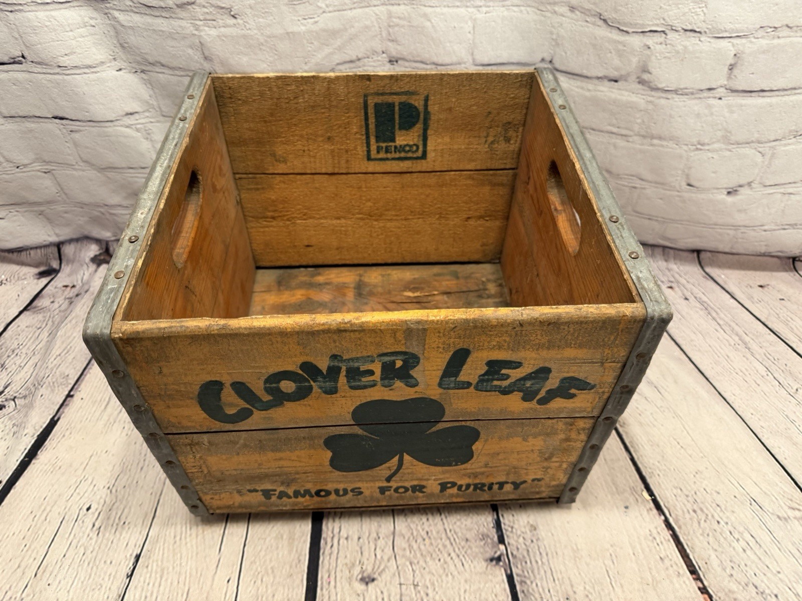 Vintage Clover Leaf Dairy Wood Crate Case Milk Famous For Purity
