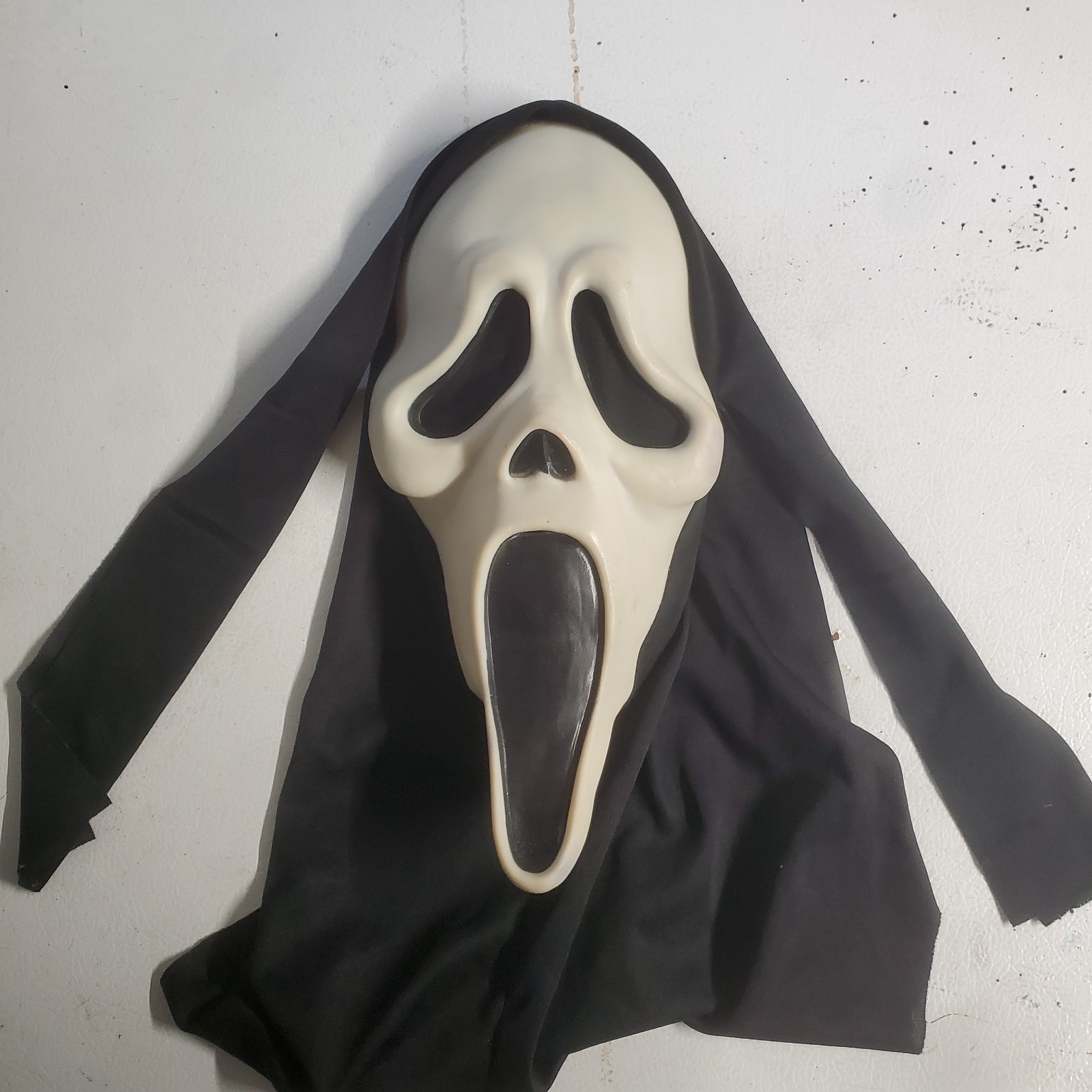 Vintage Ghost Face Scream Movie Mask Gen 2 Poly 97-99 Fun World Div Vintage Ghost Face Scream Movie Mask Gen 2 Poly 97-99 Fun World Div