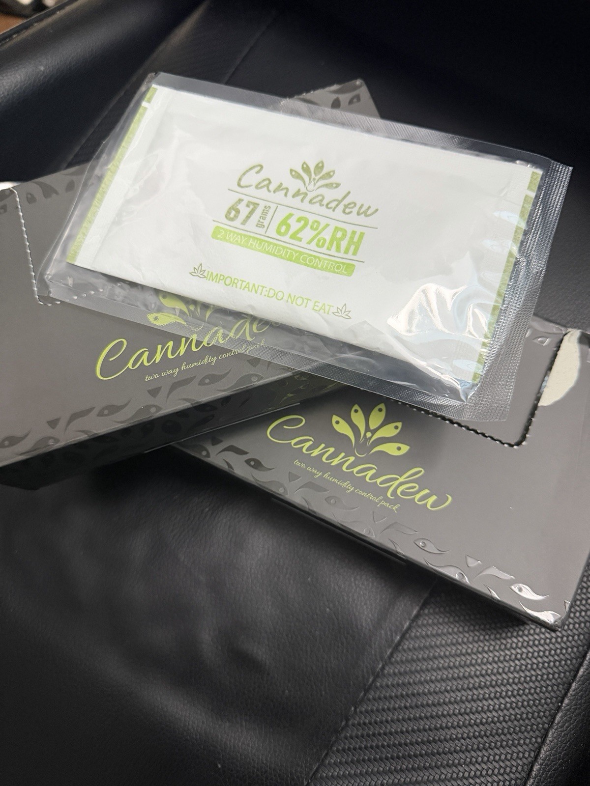 Cannadew 62% RH 2Way Humidity Control Pack 67g Adds & Removes-BETTER THAN BOVEDA Cannadew 62% RH 2Way Humidity Control Pack 67g Adds & Removes-BETTER THAN BOVEDA