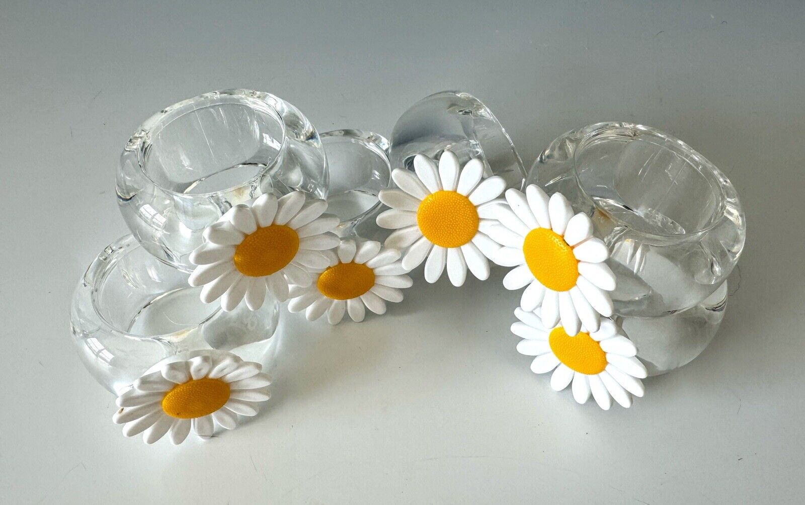 Mid-Century Lucite Clear Napkin Rings Daisy Flower Yellow White Vintage Set/6