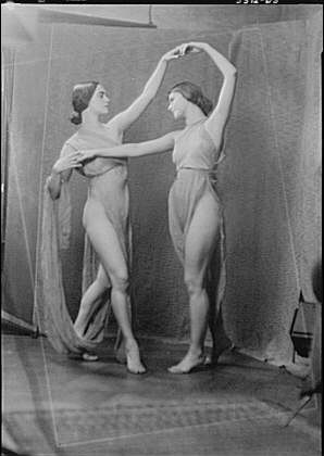 Photo:Jensen Ballet Dancers Karen and Miss 1920s Studio Portrait