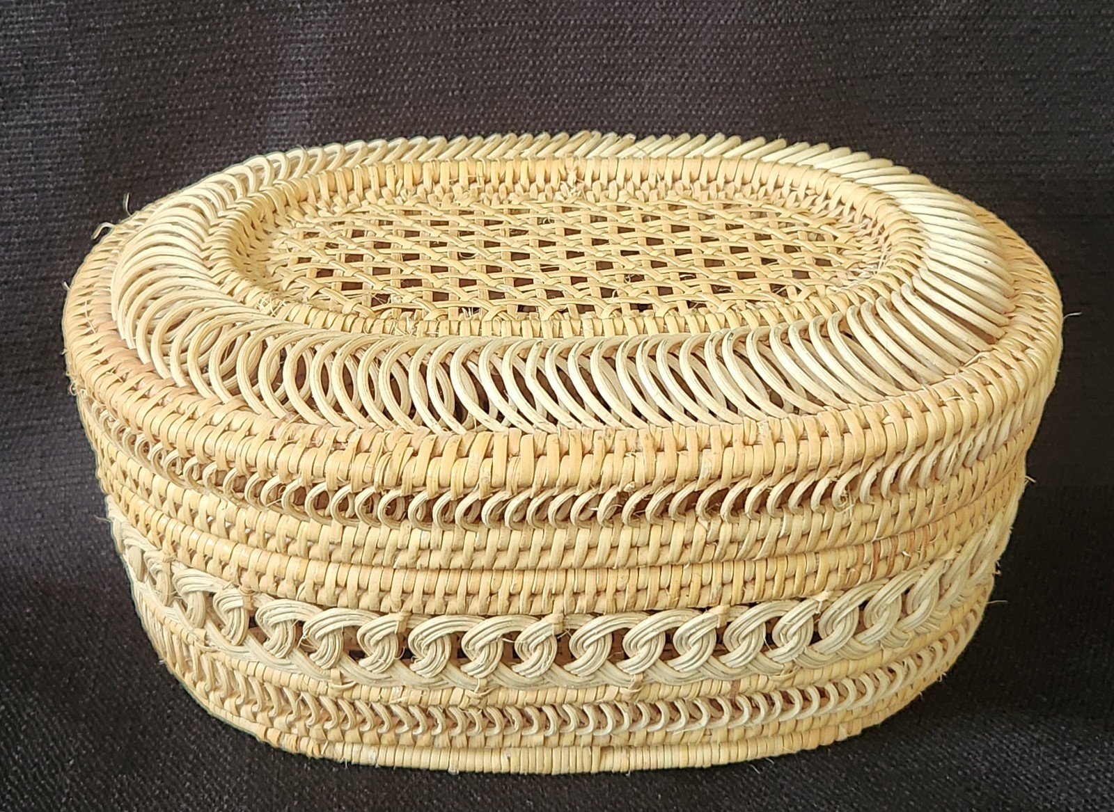 Vintage Boho Rattan Lidded Basket Oval Trinket Jewelry Box Woven Webbing 7\