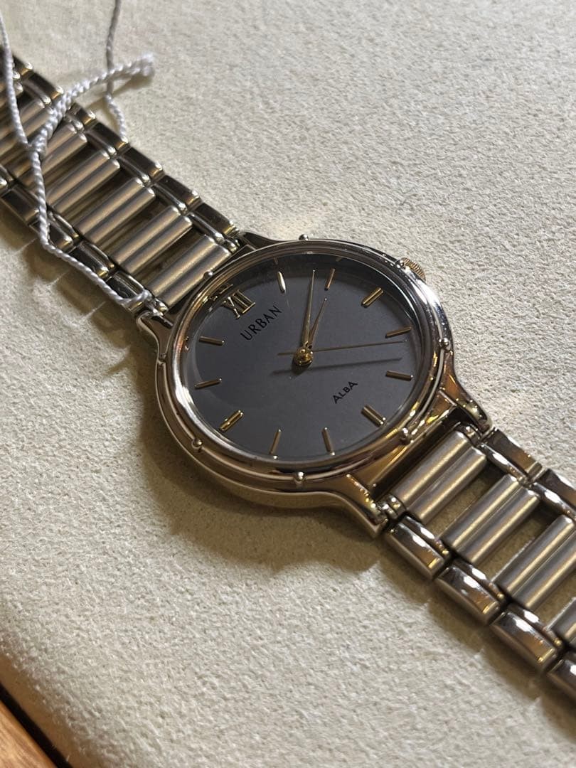 Vintage SEIKO Quartz Watch 5 Bar Water Resistant Sapphire Crystal