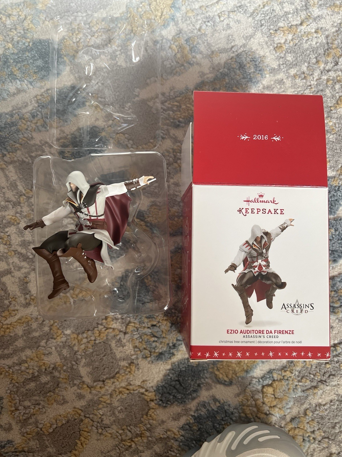 Assassin\'s Creed Ezio Auditore da Firenze Ornament MINT BOX 2016 Hallmark Keeps