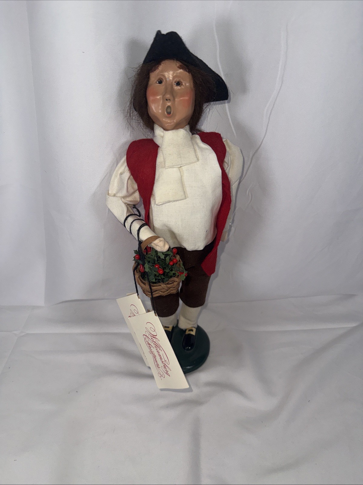 Byers Choice 2000 Colonial Williamsburg Exclusive Man w/ Basket of Holly Berry