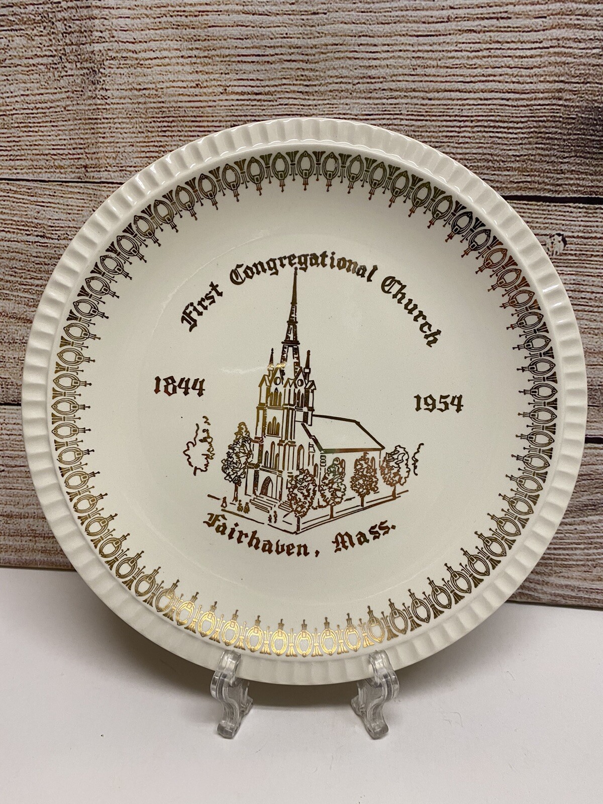 FIRST CONGREGATIONAL CHURCH FAIRHAVEN MA 1844 1954 DECORATIVE PLATE EUC LN 9\ FIRST CONGREGATIONAL CHURCH FAIRHAVEN MA 1844 1954 DECORATIVE PLATE EUC LN 9\
